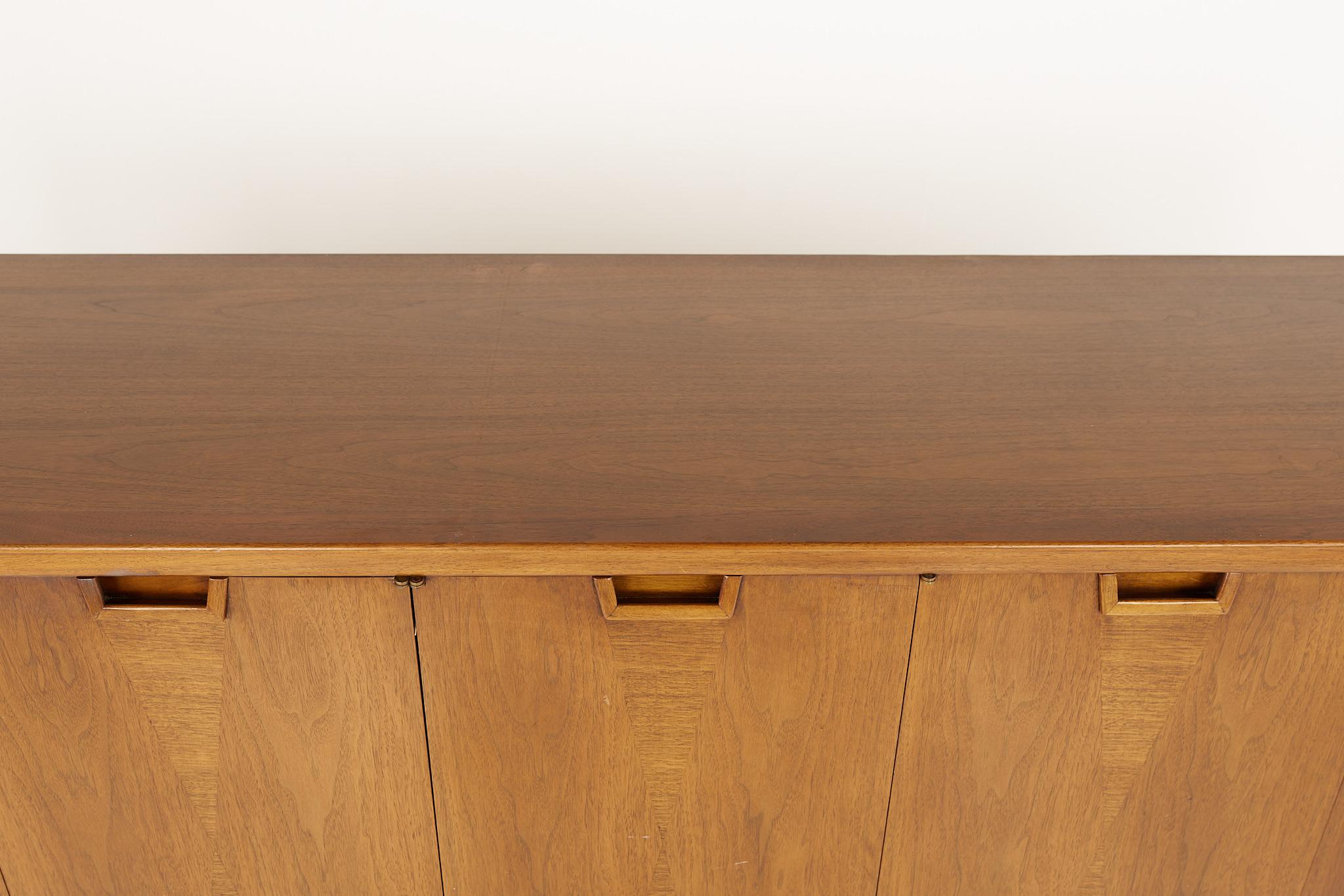 John Stuart for Mount Airy Janus Collection MCM Walnut Long Sideboard Credenza 3