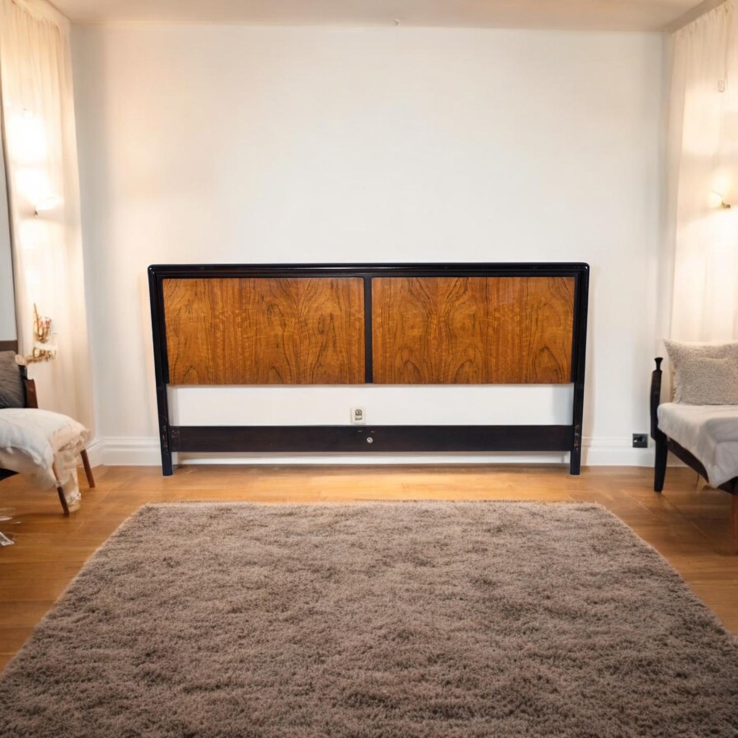 Elegant king size bed headboard from John Stuart of New York. The esteemed manufacturer uses a duo-tone presentation often seen in Chinoiserie furniture. However, here we have a minimalist take on the Chinoiserie aesthetic. The main portion of the