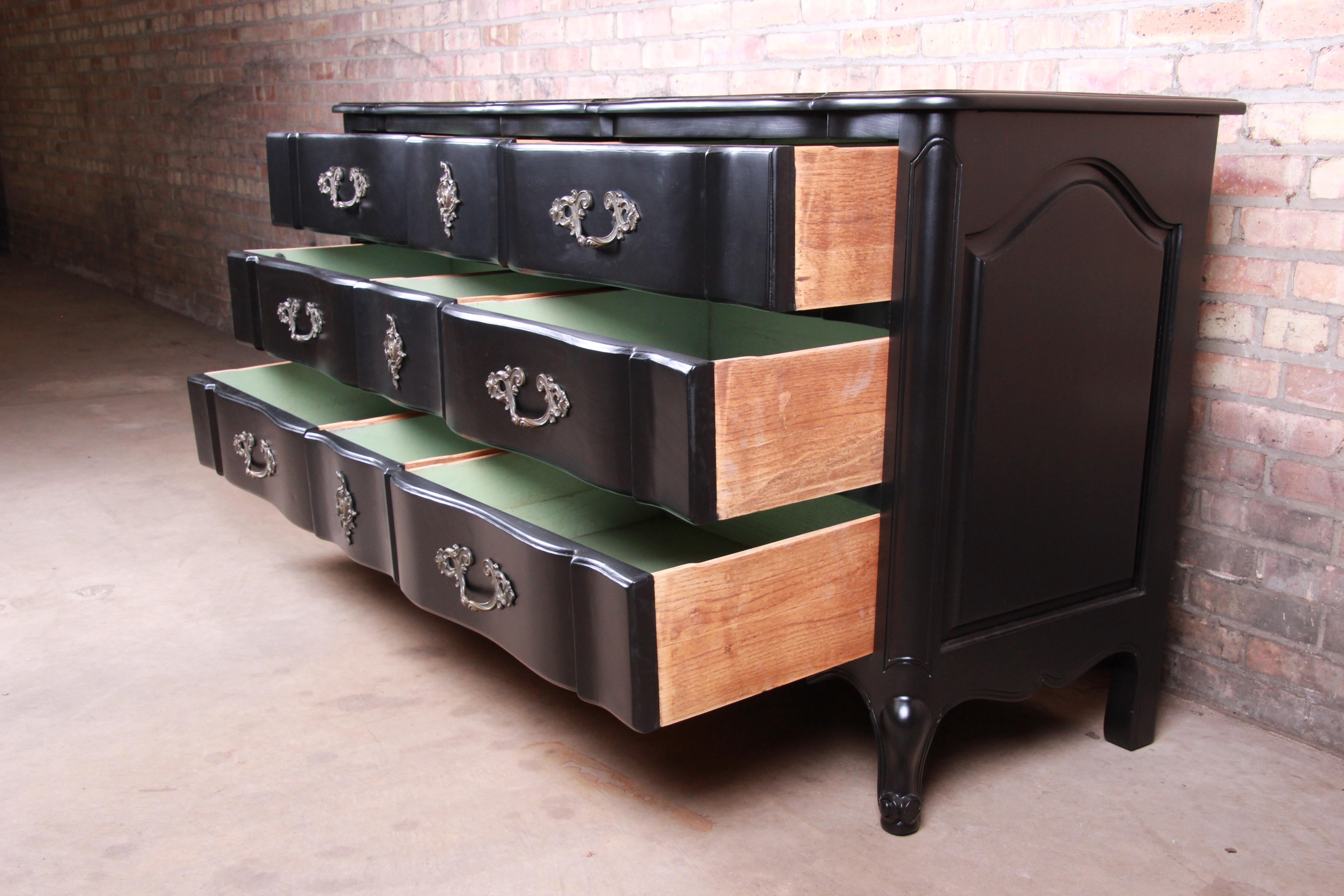 John Stuart French Provincial Louis XV Black Lacquered Dresser, Newly Refinished In Good Condition In South Bend, IN