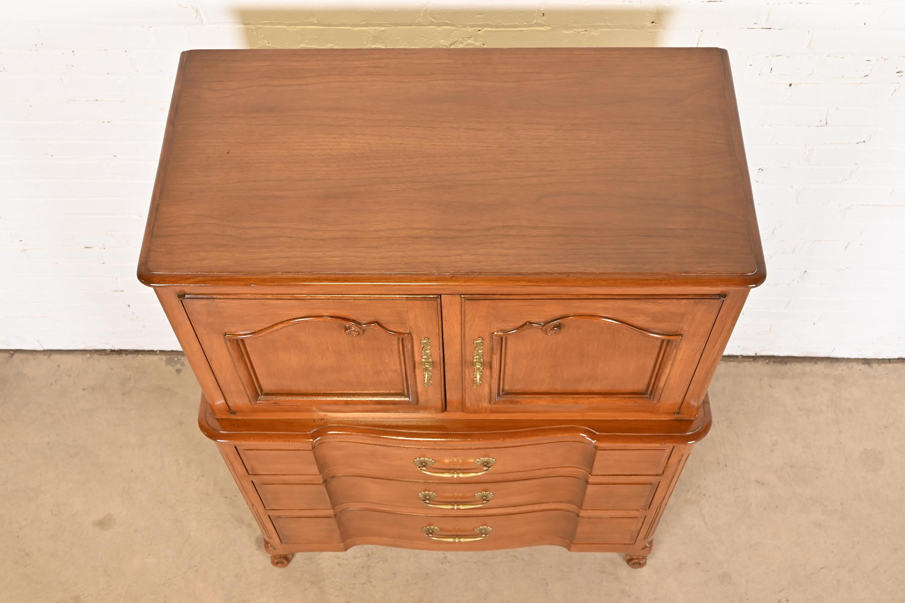 John Stuart French Provincial Louis XV geschnitzt Cherry Wood Highboy Kommode im Angebot 6