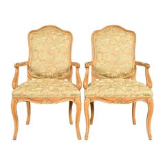 Sillones de roble tallado de estilo Luis XV «Provincial francés» de John Stuart Par