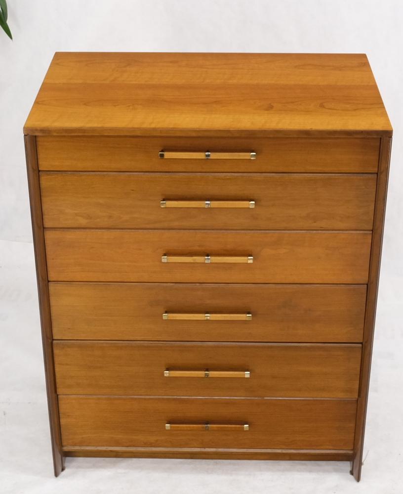 John Stuart Honey Amber Maple High Chest 6 Drawers Dresser Cabinet Wooden Pulls In Good Condition For Sale In Rockaway, NJ