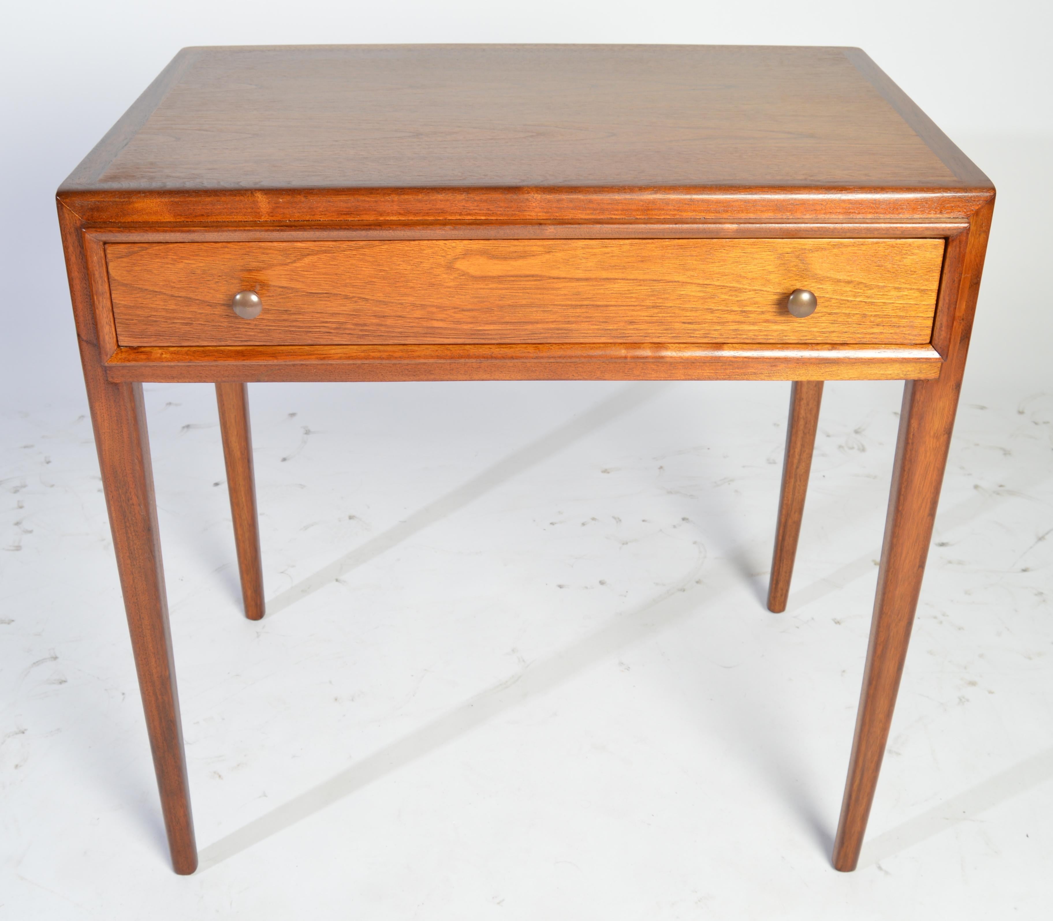 John Stuart Janus Collection Mahogany Bedside or Side Table In Excellent Condition In Southampton, NJ