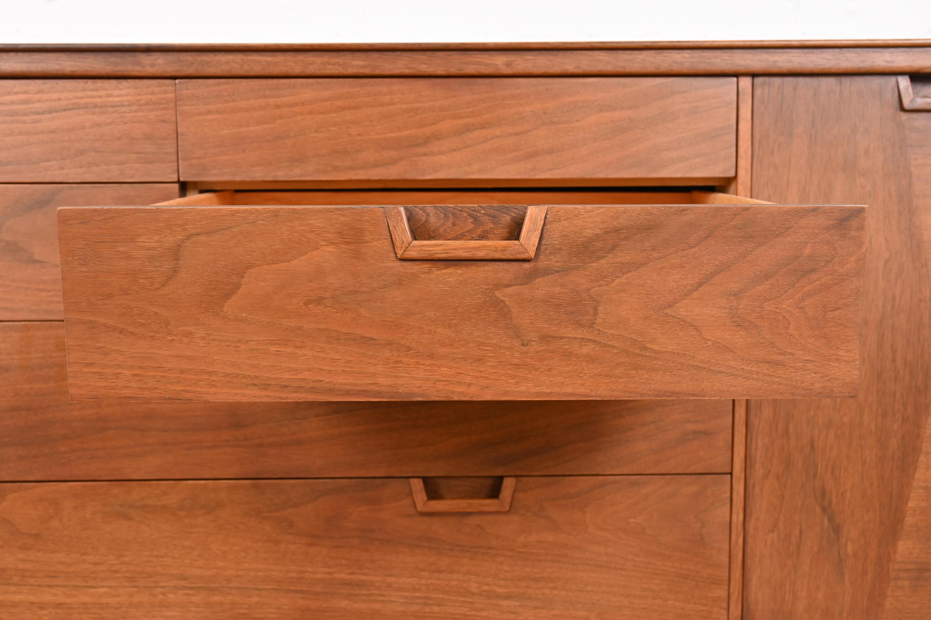 John Stuart Janus Collection Mid-Century Modern Walnut 14-Drawer Dresser, 1960s 7