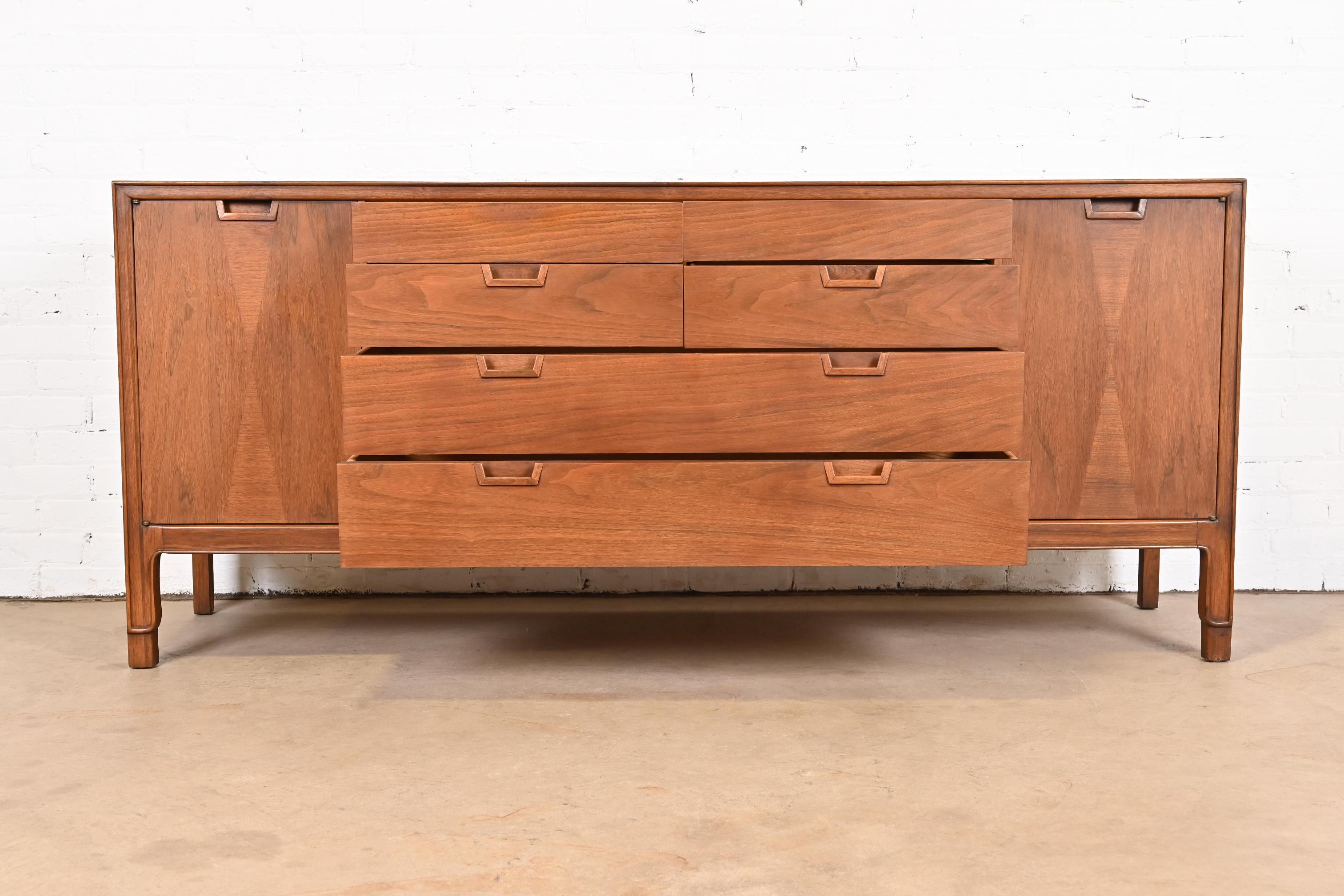John Stuart Janus Collection Mid-Century Modern Walnut 14-Drawer Dresser, 1960s 4