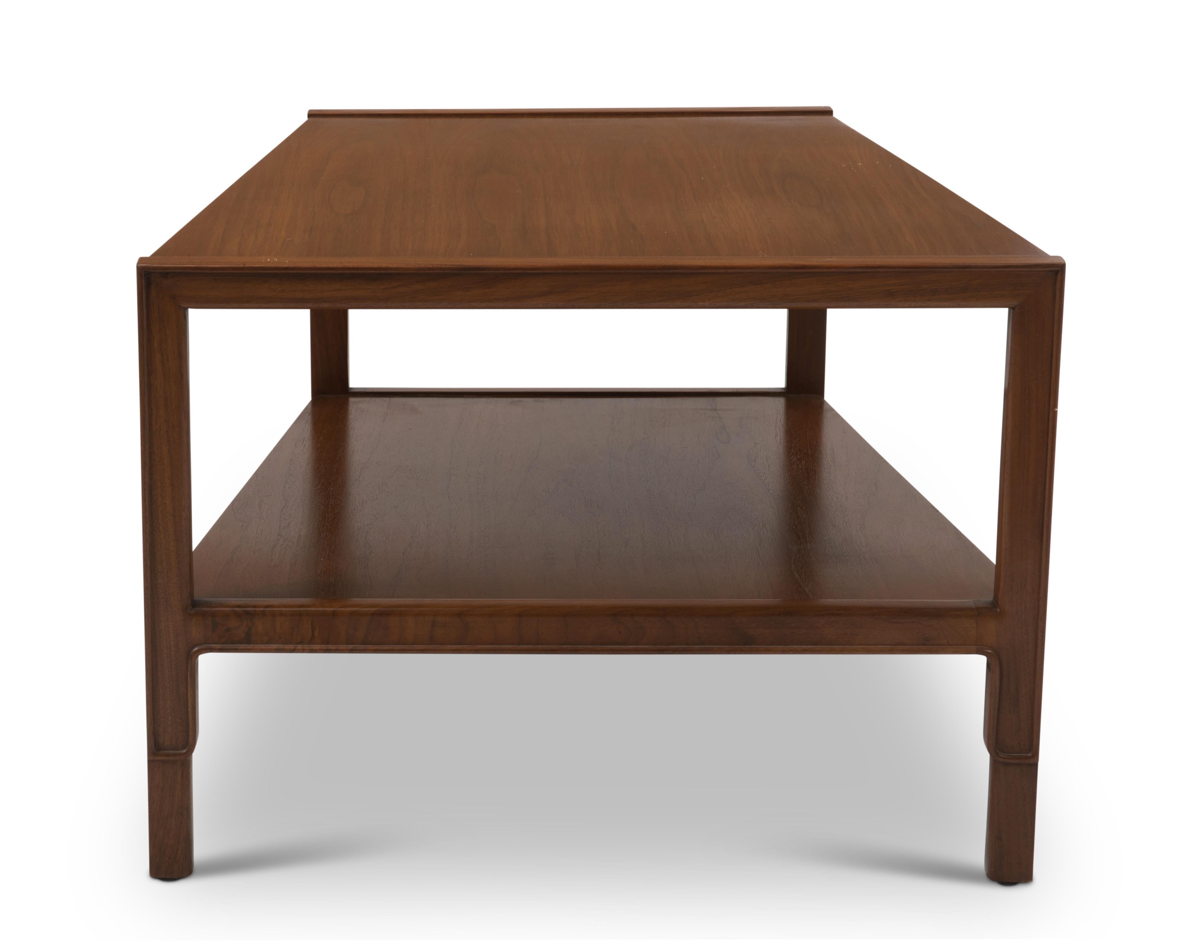 Table trapézoïdale en noyer de la collection Mt. Airy Furniture de John Stuart Janus en vente 1