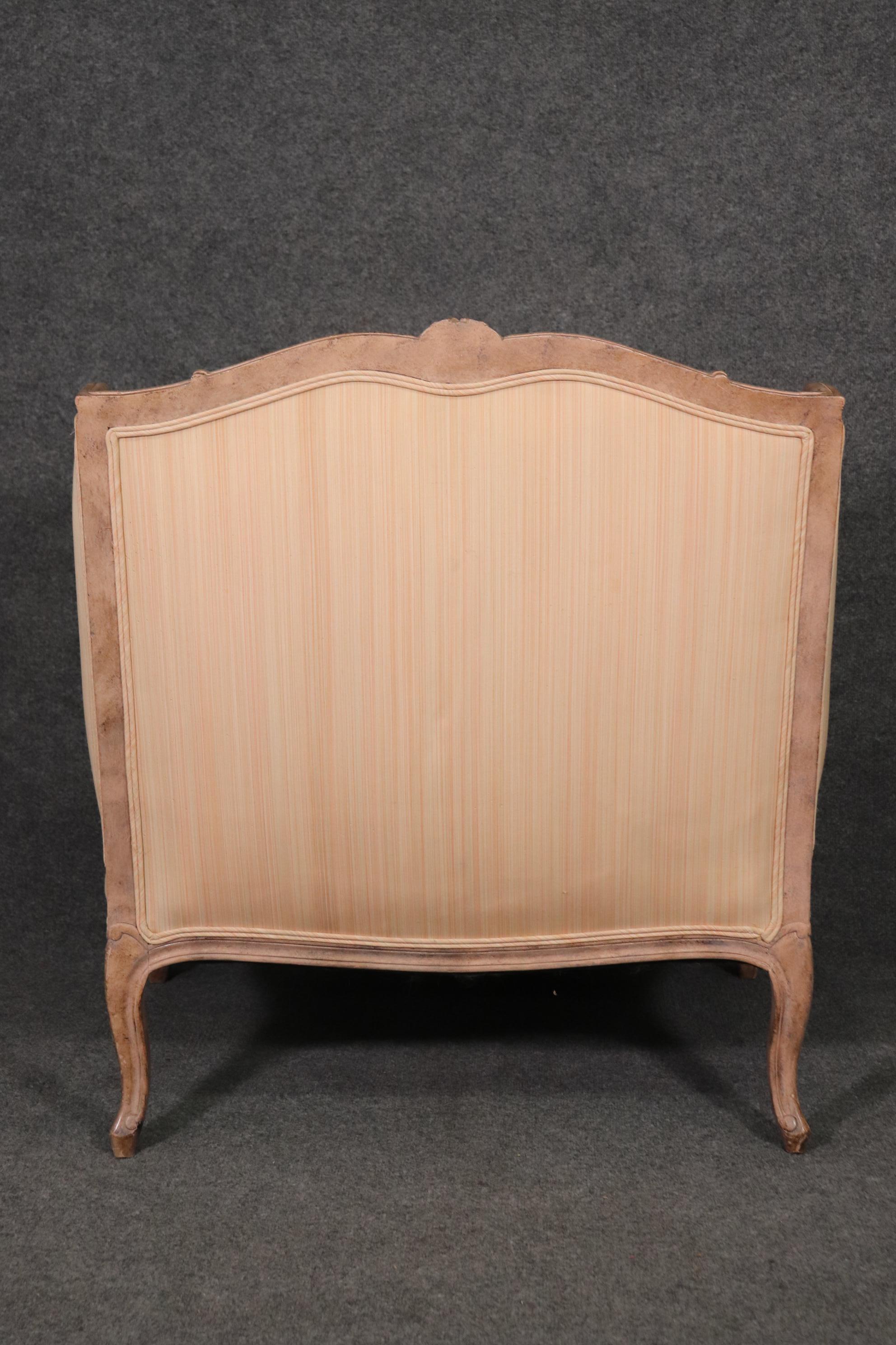 John Stuart Louis XV Style Painted Bergere Chair with Ottoman, circa 1970 In Good Condition In Swedesboro, NJ