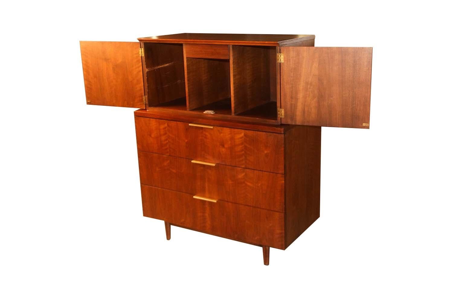 Absolutely stunning Mid-Century Modern Highboy dresser designed by John Stuart for Johnson Furniture Co. in the United States, circa 1960s. Pure style and sophistication, featuring three spacious long drawers on the bottom, with original horizontal