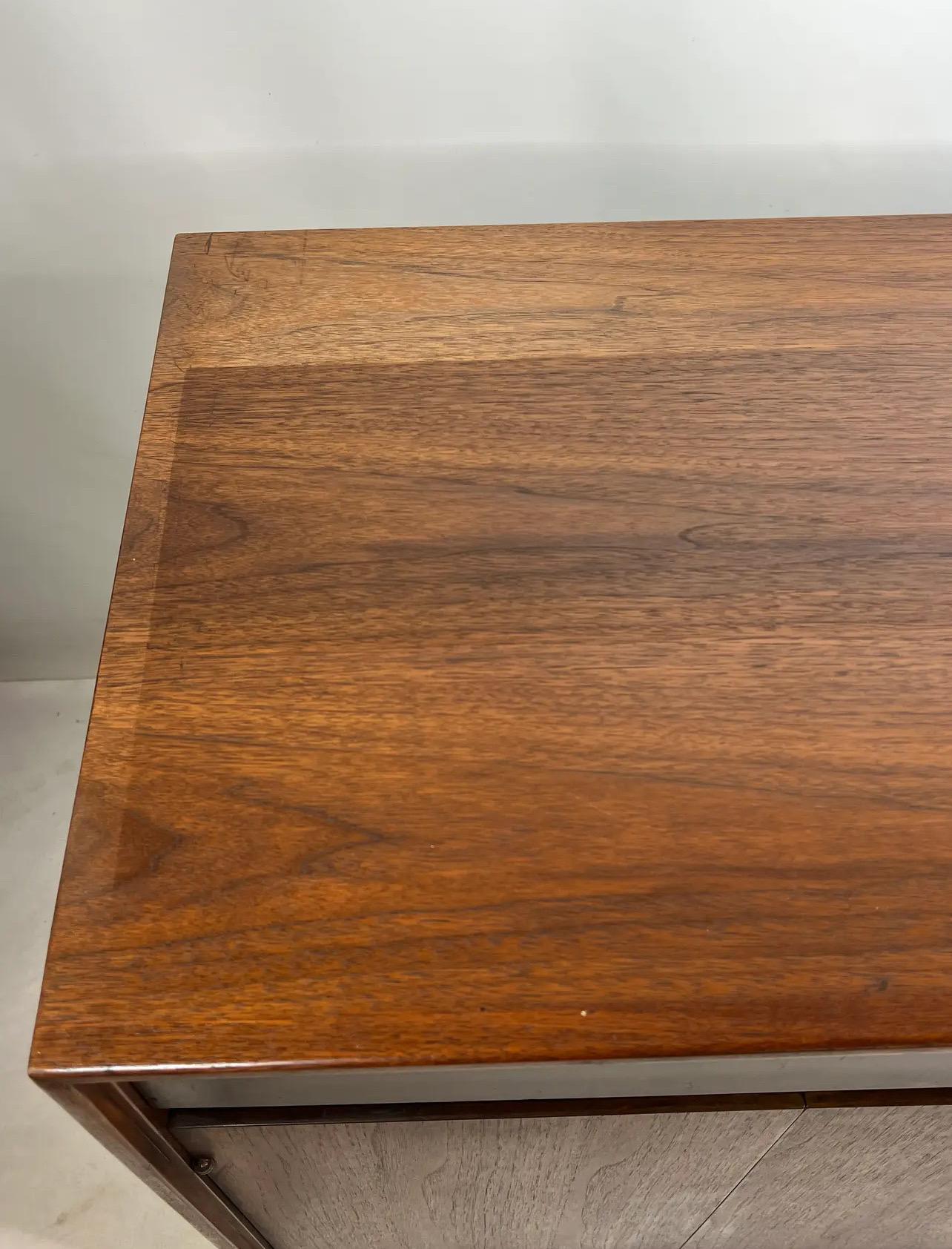 Unknown John Stuart Mid-Century Modern Walnut and Burl Wood Sideboard Credenza For Sale