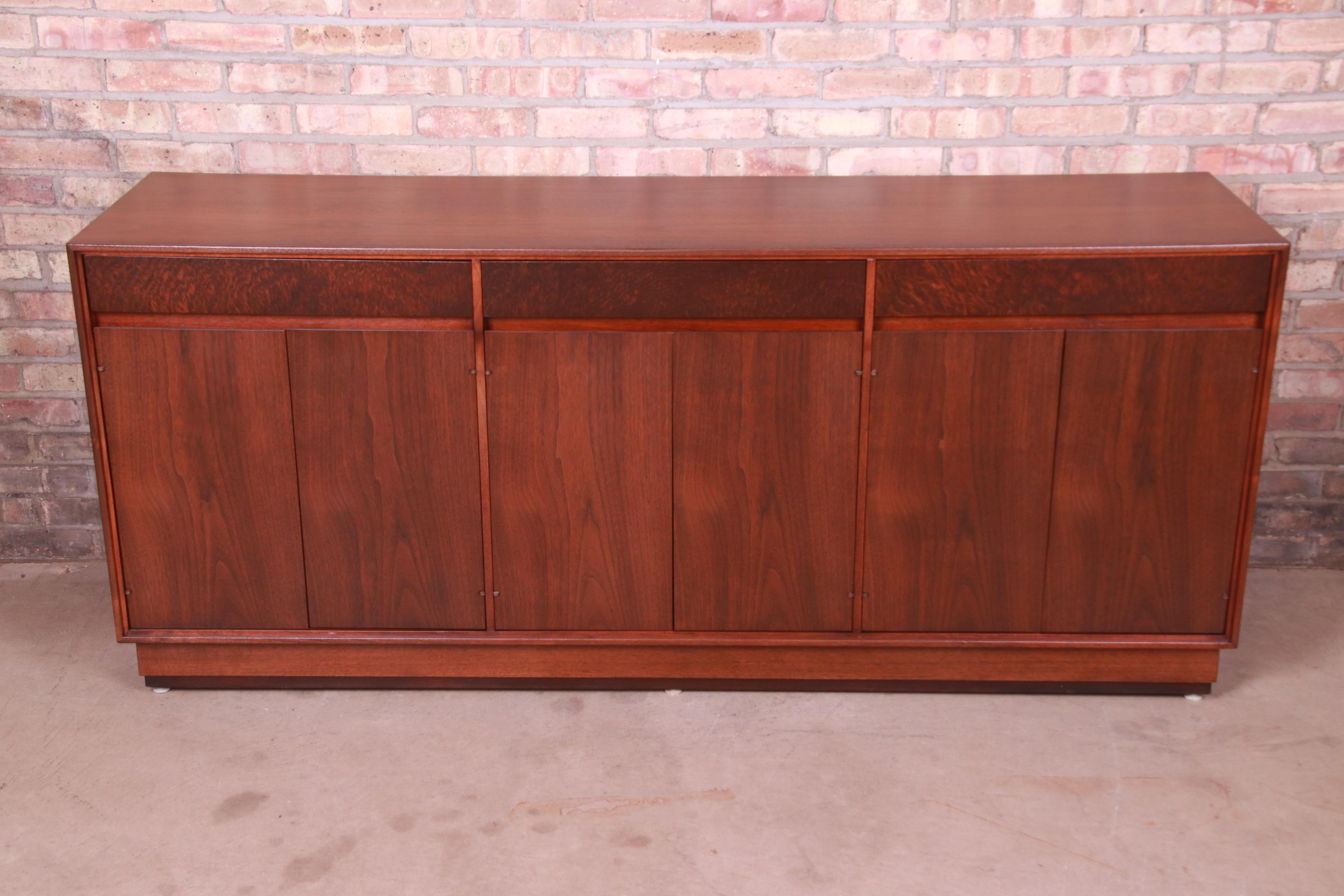 John Stuart Mid-Century Modern Walnut and Burl Wood Sideboard Credenza In Good Condition In South Bend, IN