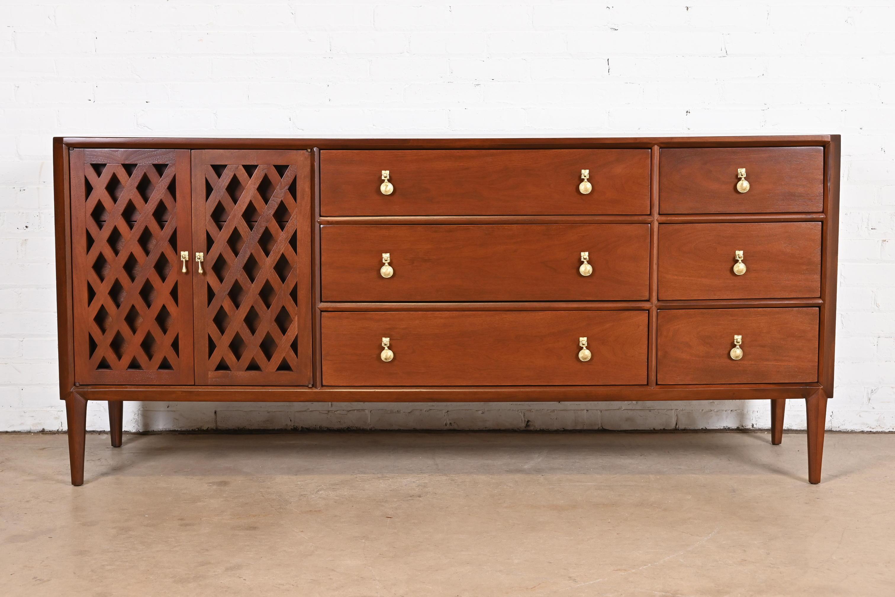 An exceptional Mid-Century Modern long dresser or credenza

By John Stuart for Mount Airy, 