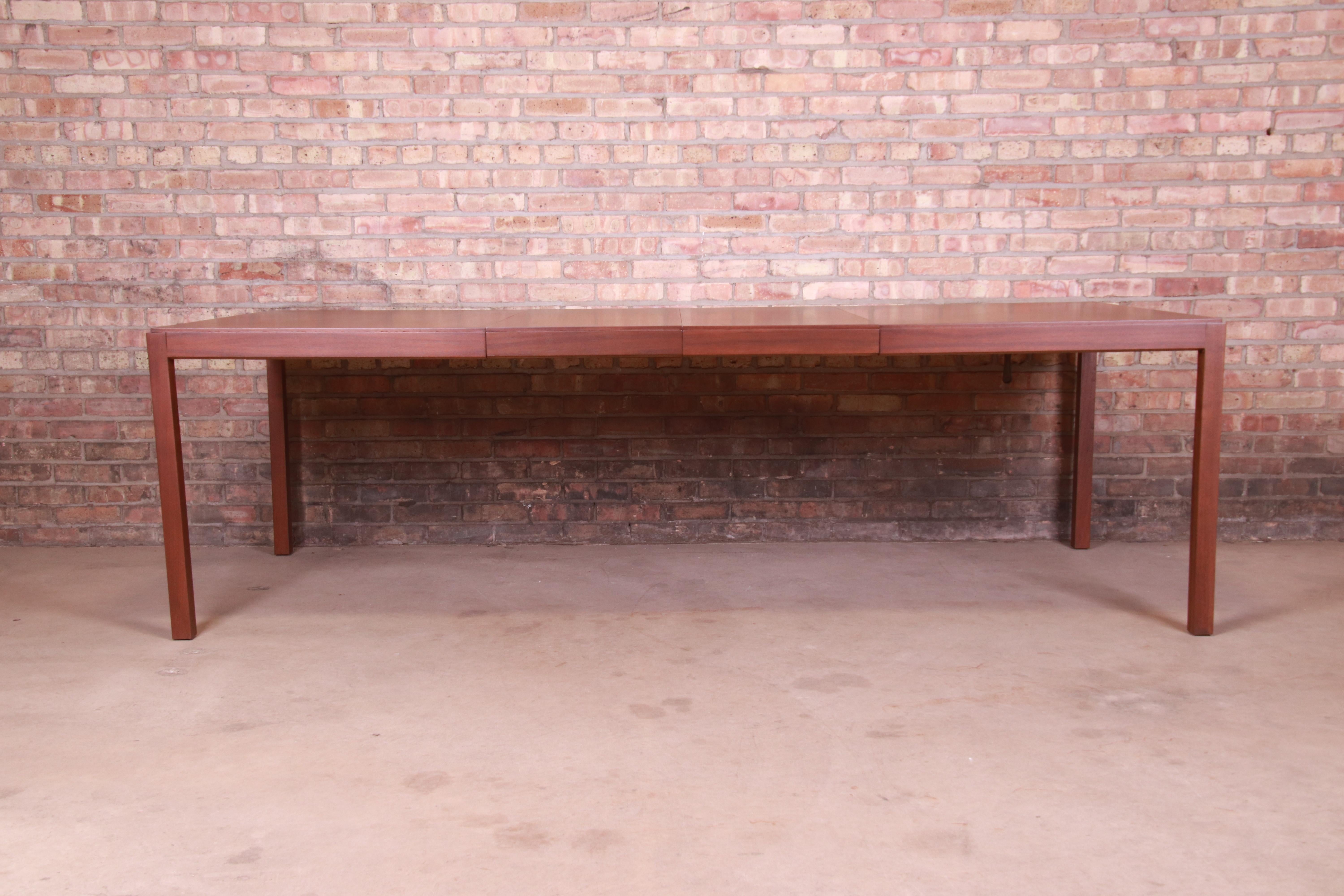 An exceptional Mid-Century Modern walnut extension dining table

By John Stuart for Mount Airy 