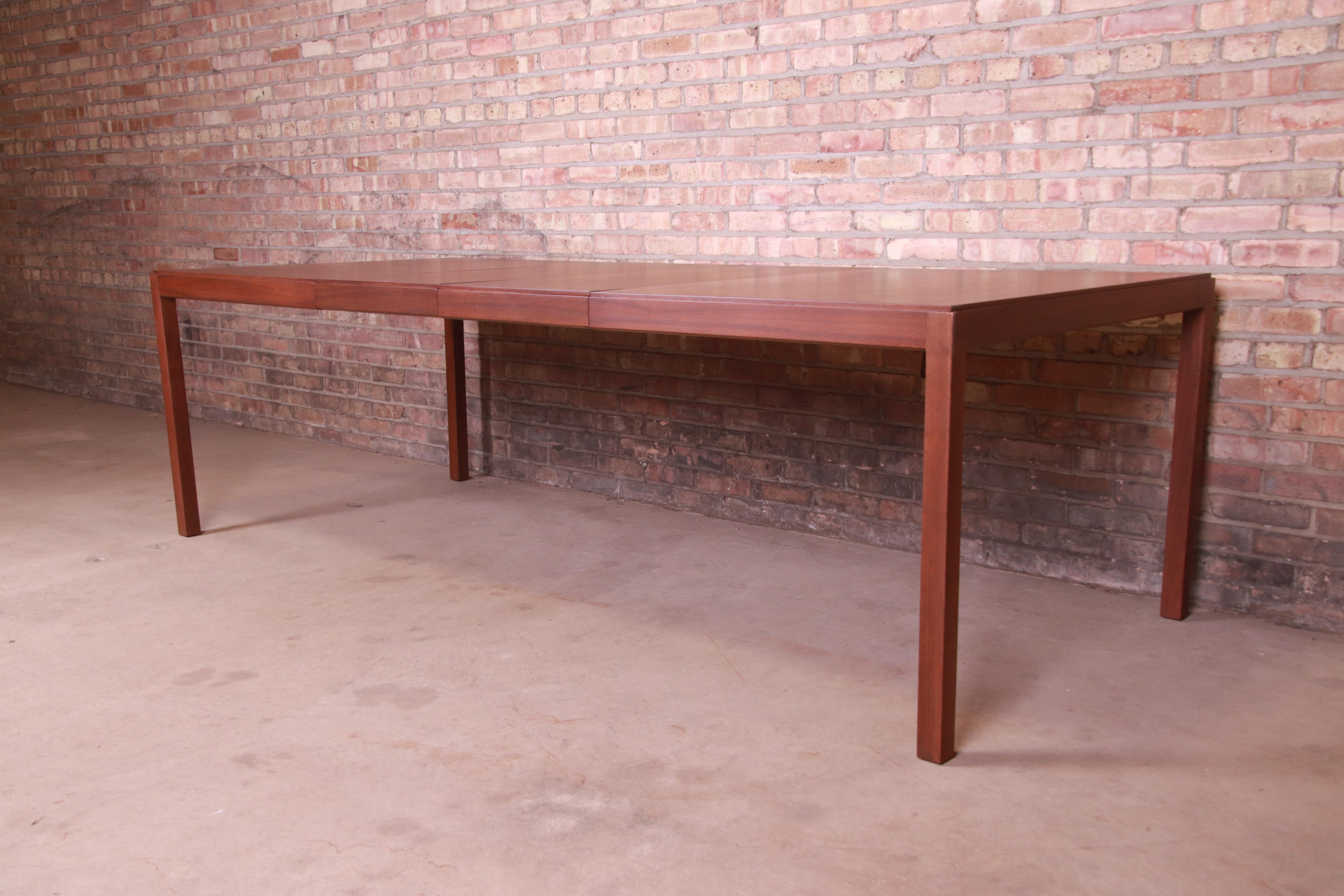 John Stuart Mid-Century Modern Walnut Extension Dining Table, Newly Refinished In Good Condition For Sale In South Bend, IN