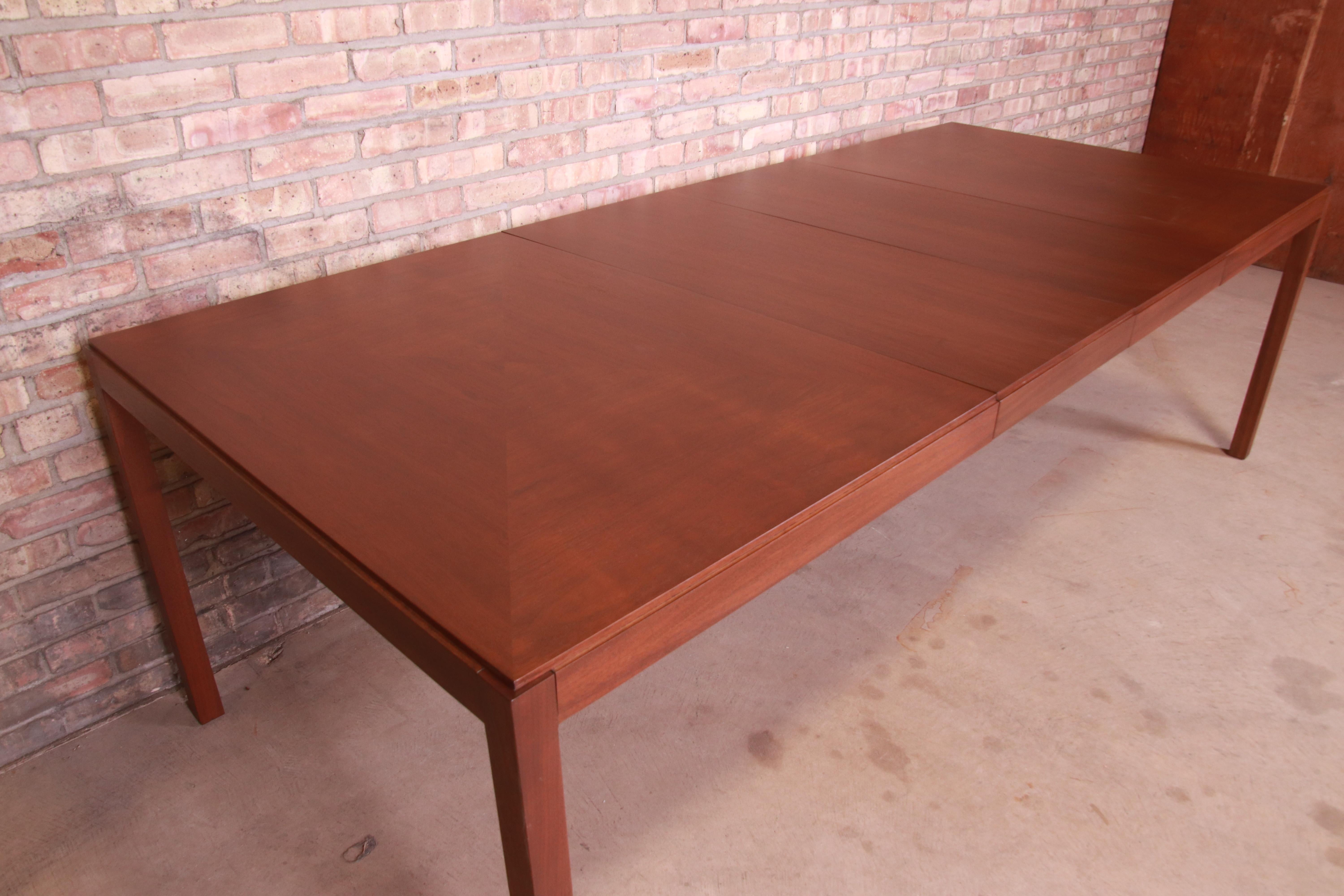 John Stuart Mid-Century Modern Walnut Extension Dining Table, Newly Refinished For Sale 3