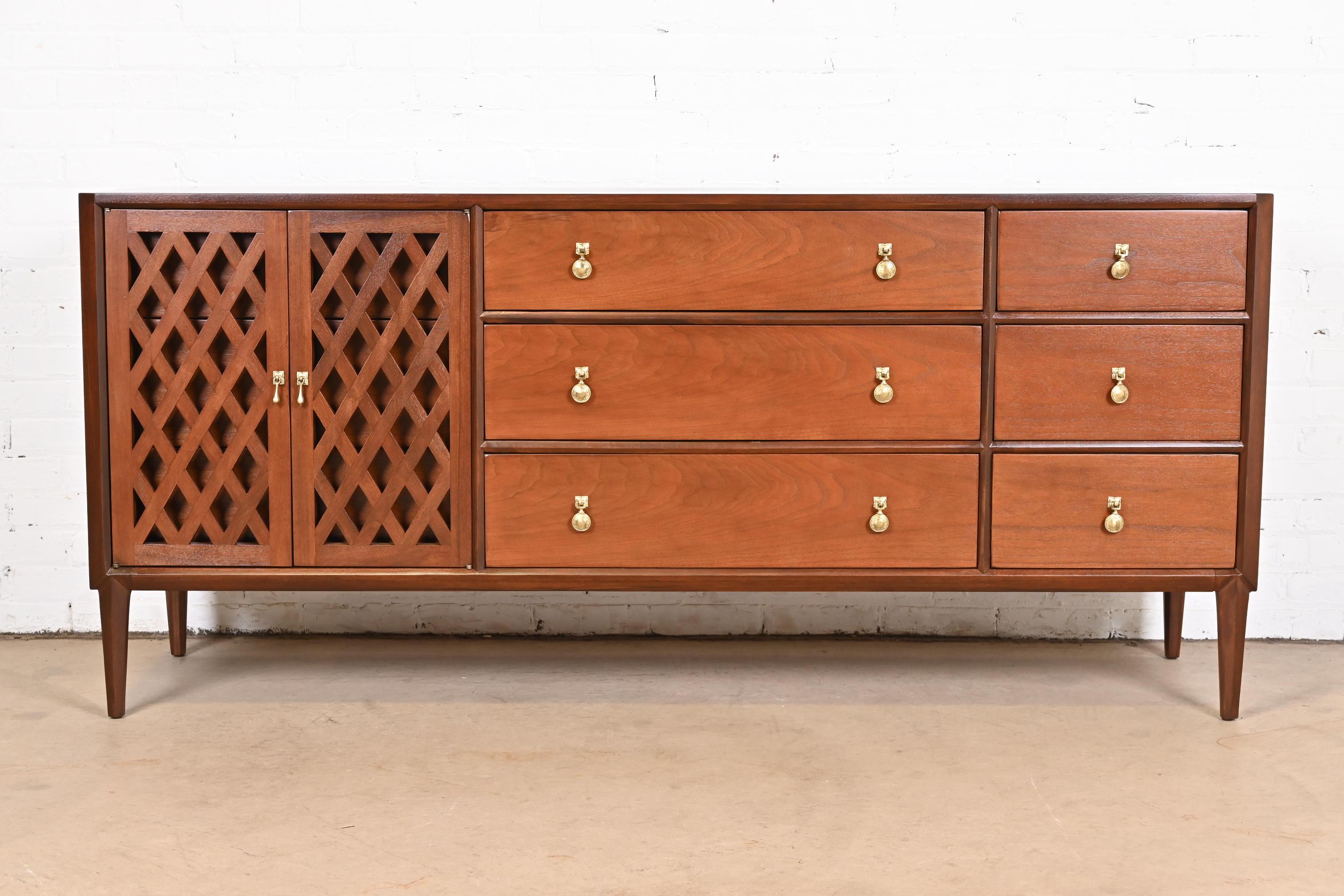 John Stuart Mid-Century Modern Walnut Triple Dresser or Credenza, Refinished In Good Condition For Sale In South Bend, IN