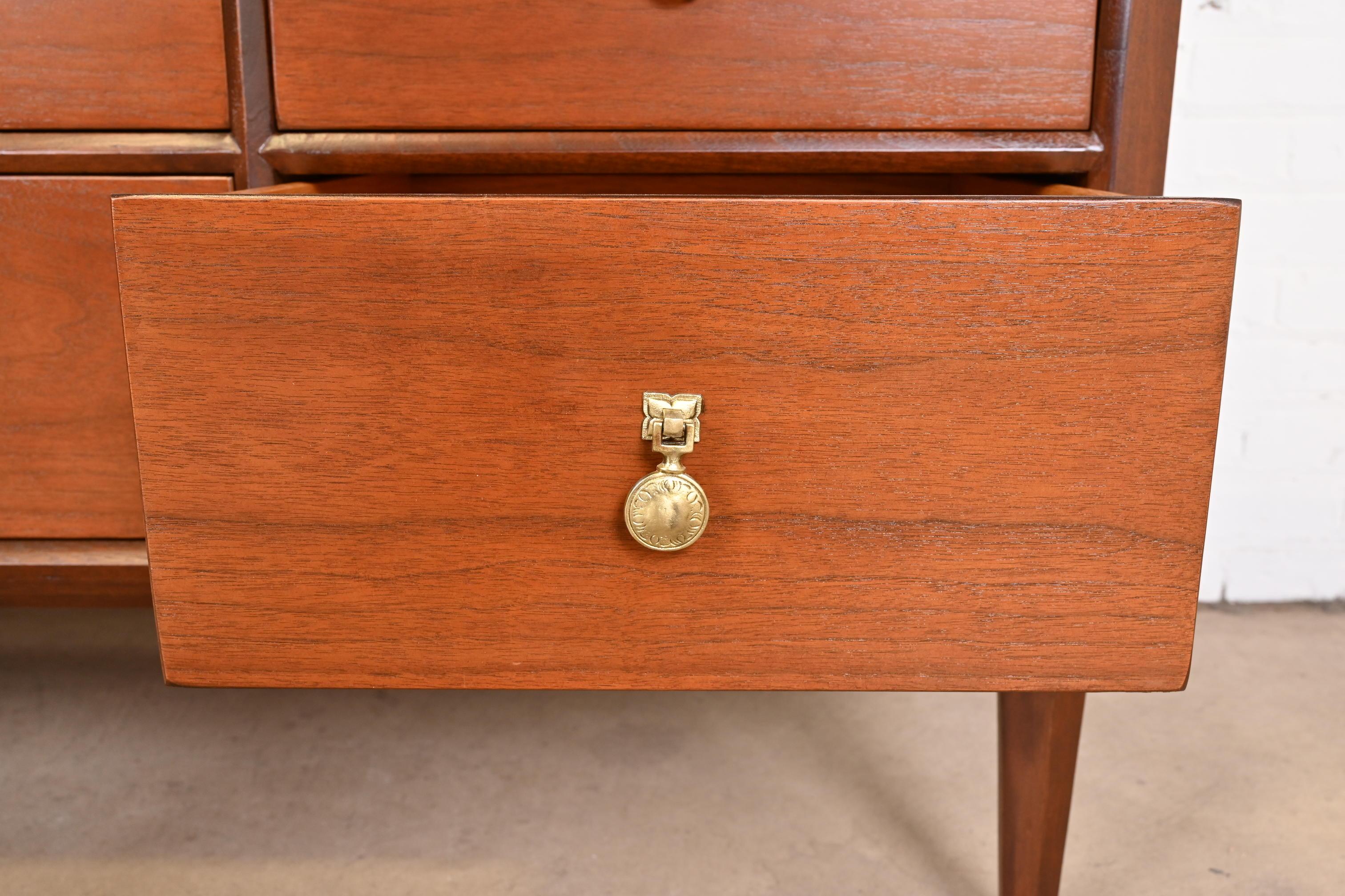 John Stuart Mid-Century Modern Walnut Triple Dresser or Credenza, Refinished For Sale 3