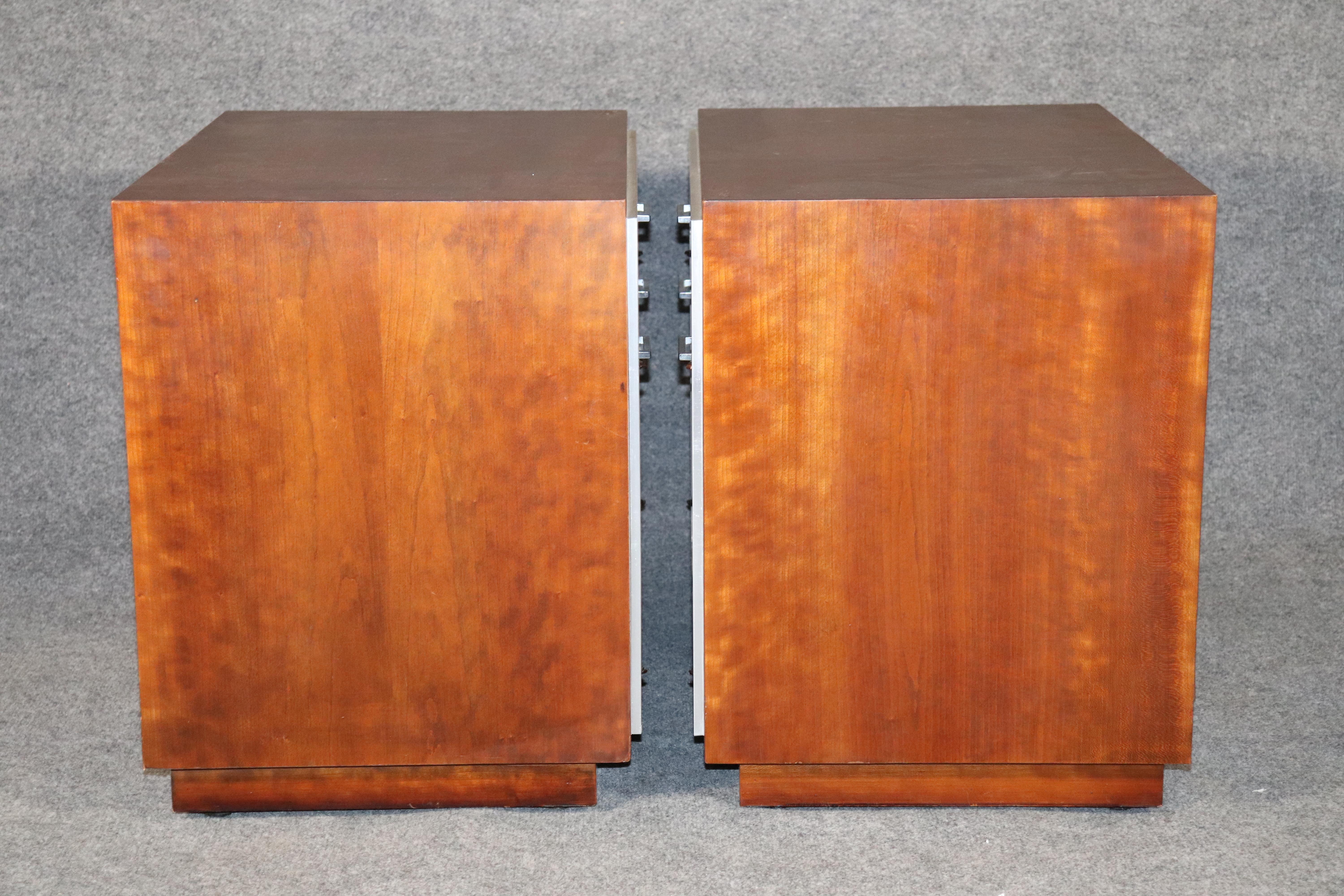 John Stuart Nightstands In Good Condition For Sale In Brooklyn, NY