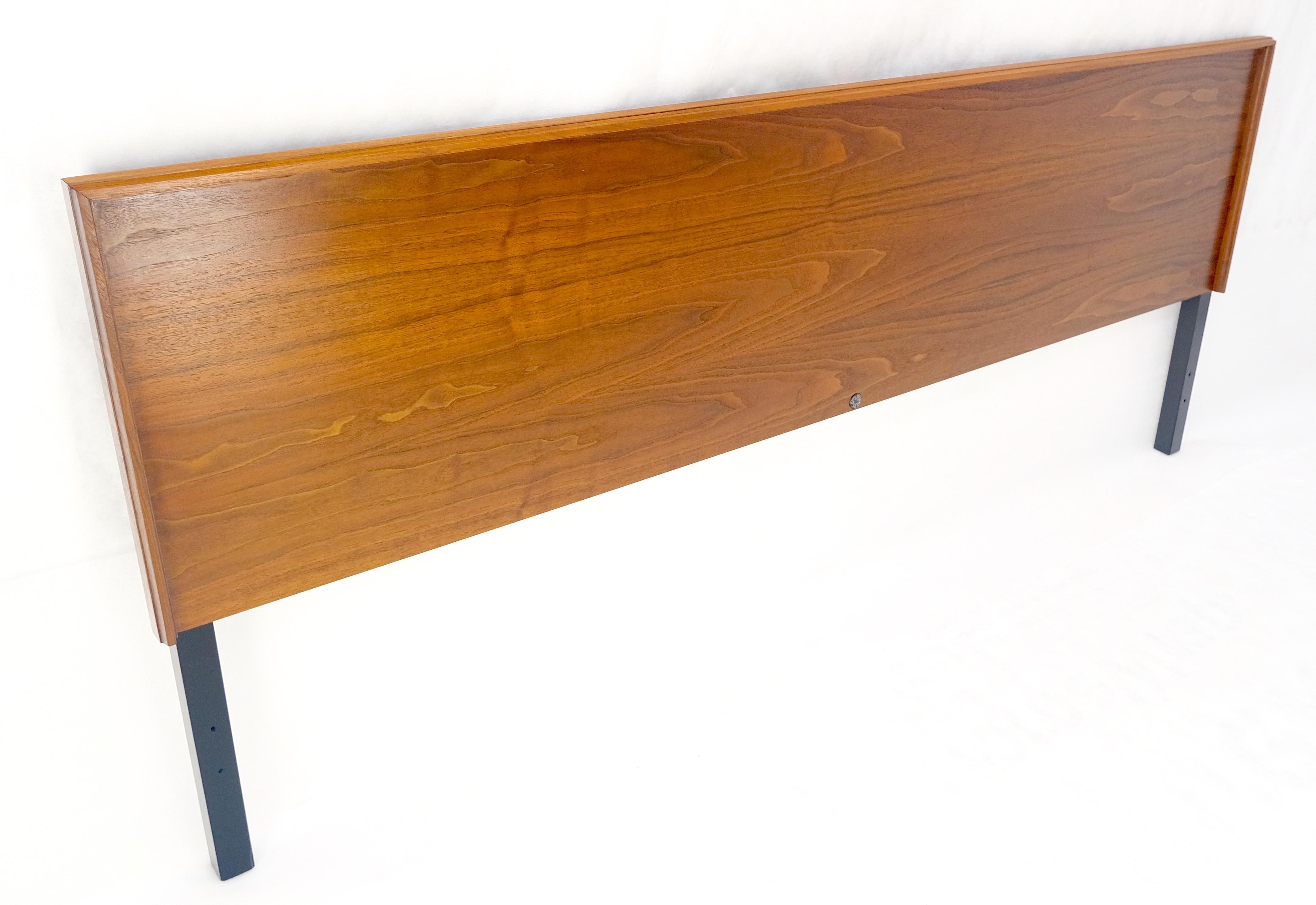 Laqué John Stuart Oiled Walnut Danish Mid Century Modern King Size Bed Headboard MINT ! en vente