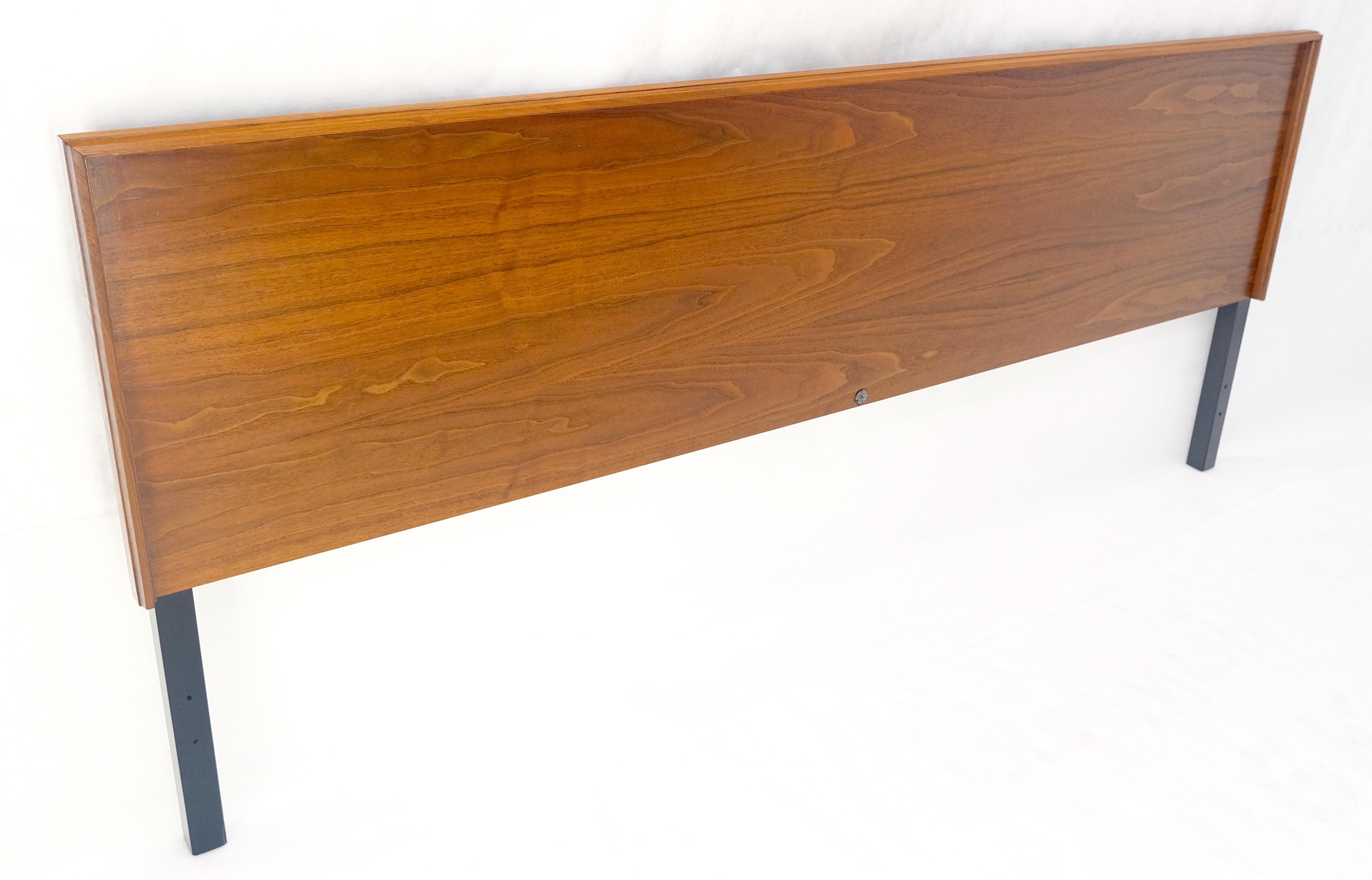 John Stuart Oiled Walnut Danish Mid Century Modern King Size Bed Headboard MINT ! Bon état - En vente à Rockaway, NJ