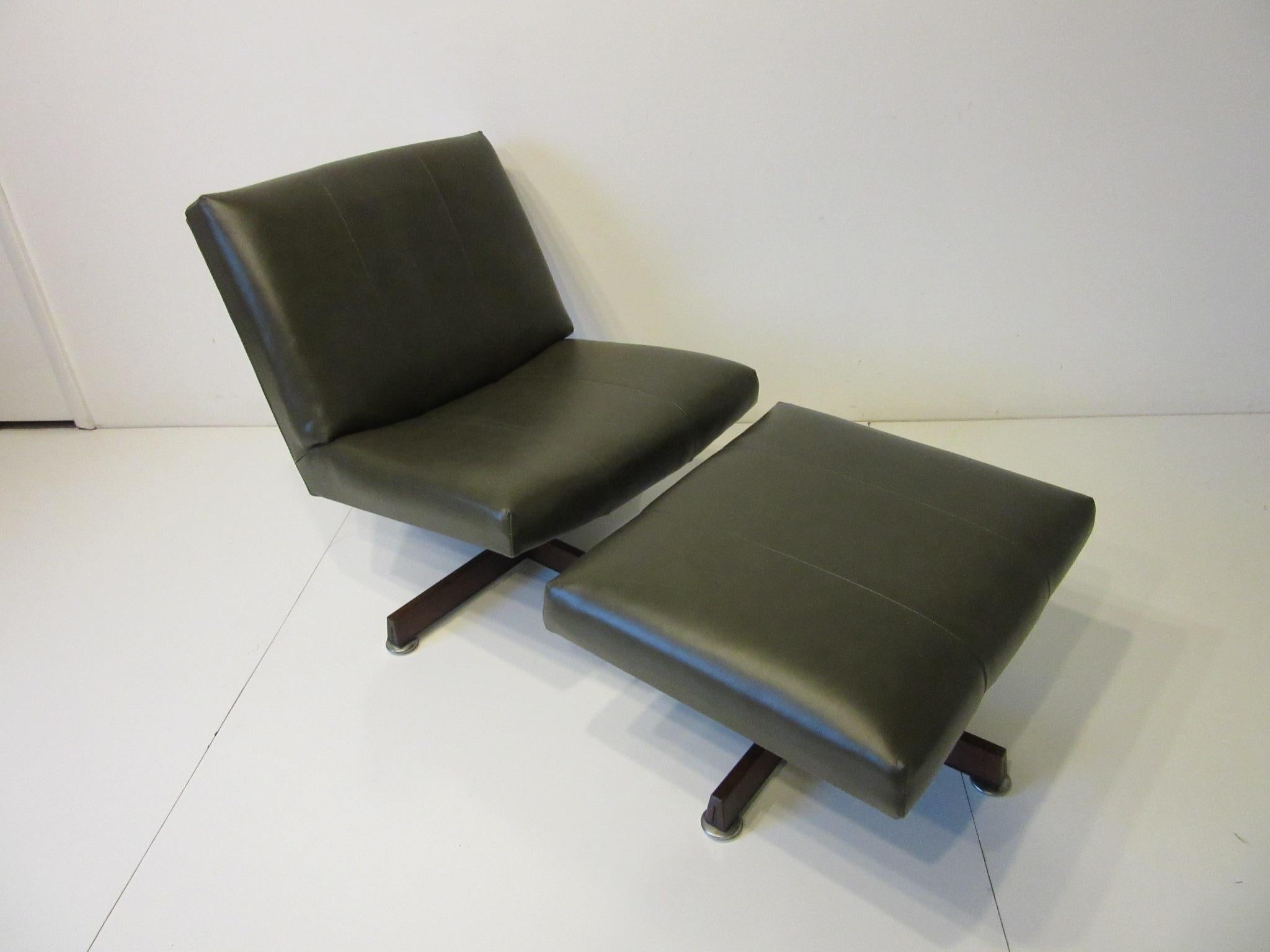 John Stuart Swiveling Leather Lounge Chair with Ottoman 4