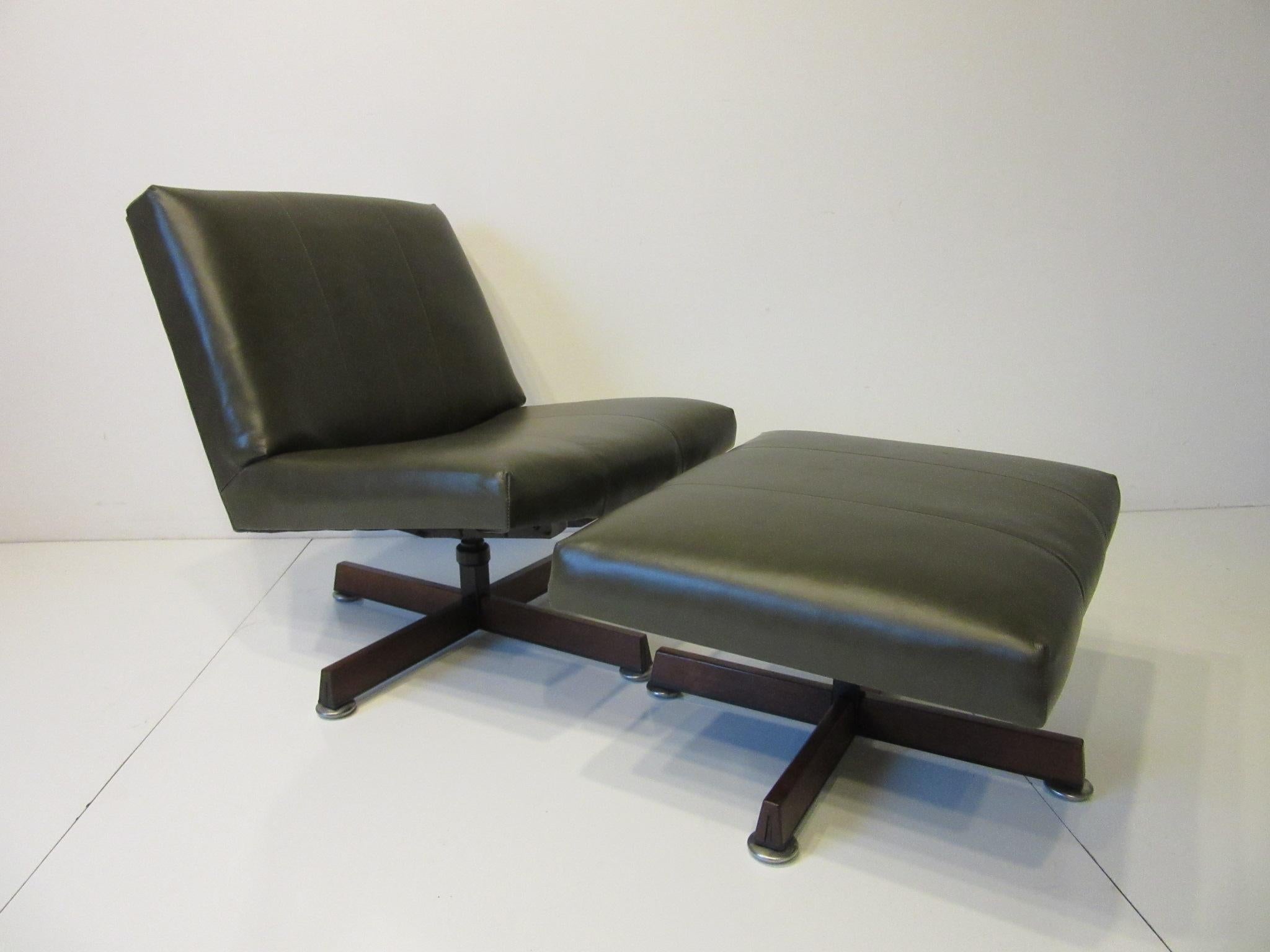 John Stuart Swiveling Leather Lounge Chair with Ottoman 5