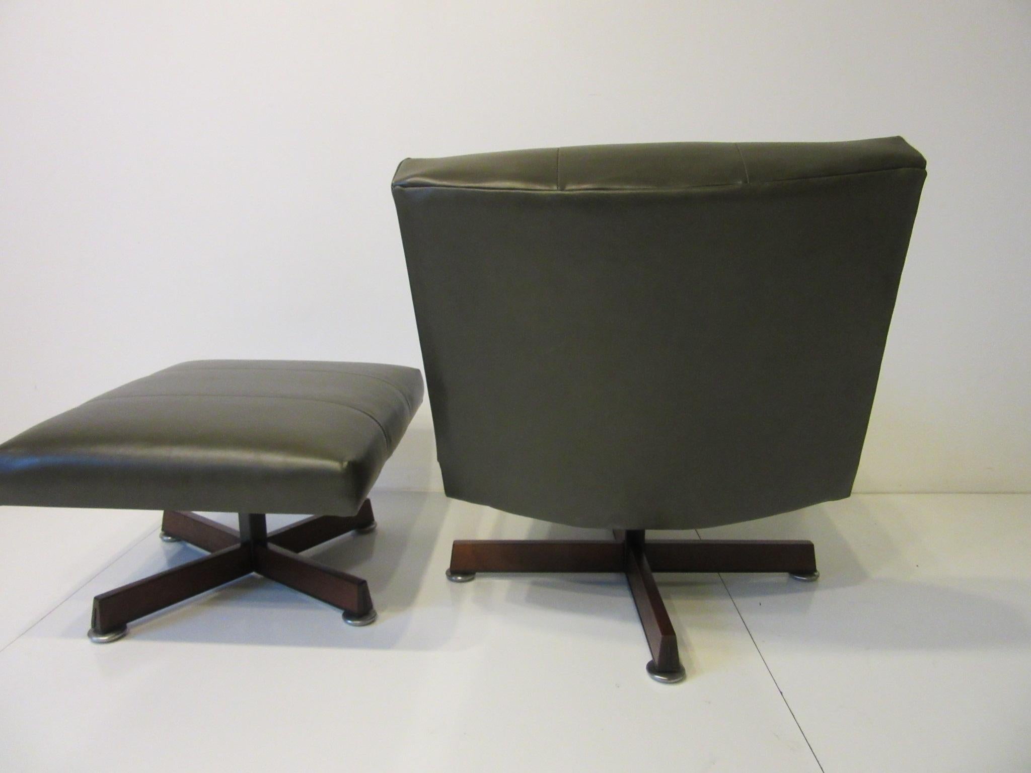 American John Stuart Swiveling Leather Lounge Chair with Ottoman