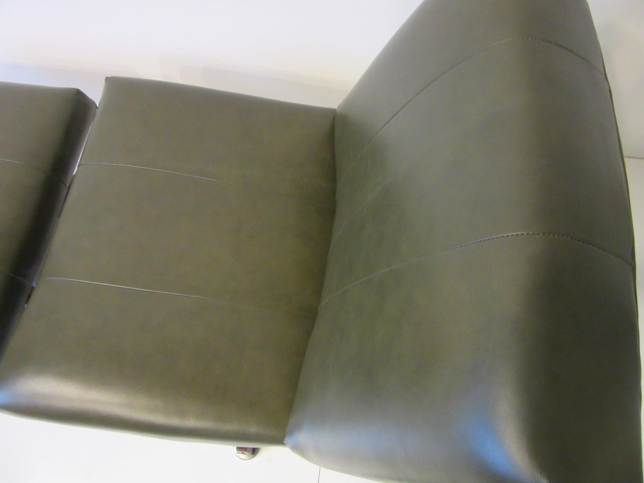 20th Century John Stuart Swiveling Leather Lounge Chair with Ottoman