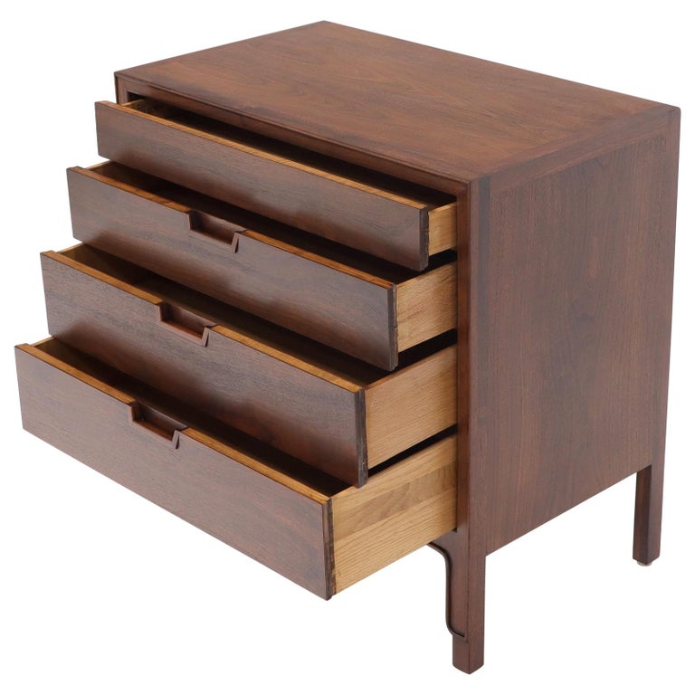 4 Drawer Bachelor Chest Small Dresser, Small Dresser Or Chest Of Drawers