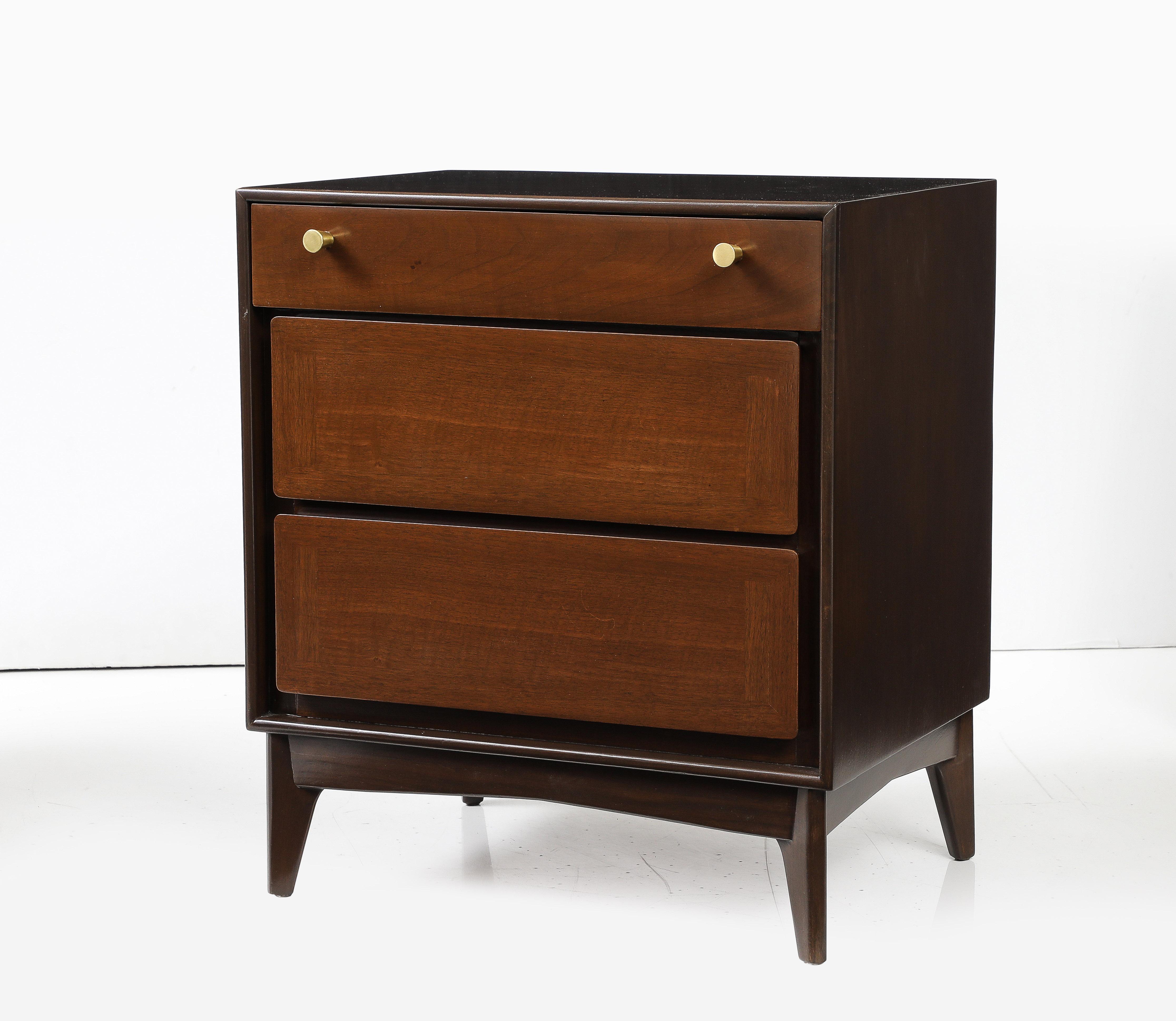 John Stuart Walnut Nightstands In Excellent Condition For Sale In New York, NY