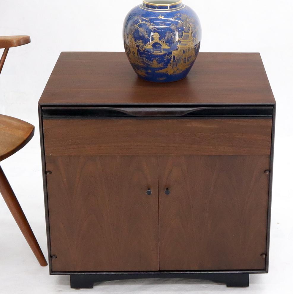 20th Century John Stuart Walnut One Drawer Two Doors Compartment End Table Nightstand For Sale