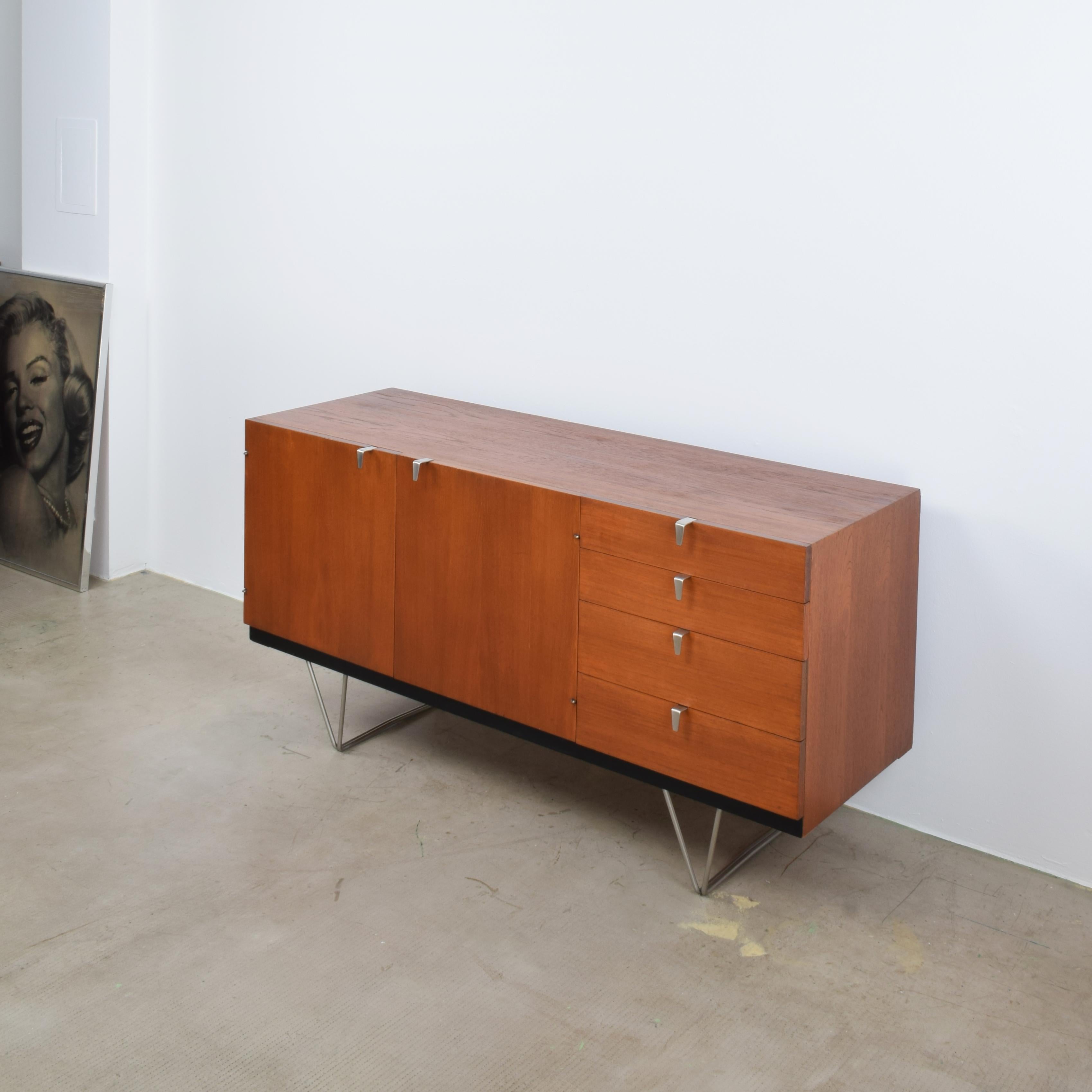 John & Sylvia Reid for Stag Furniture S-Range Sideboard, 1960s, Super Condition 4