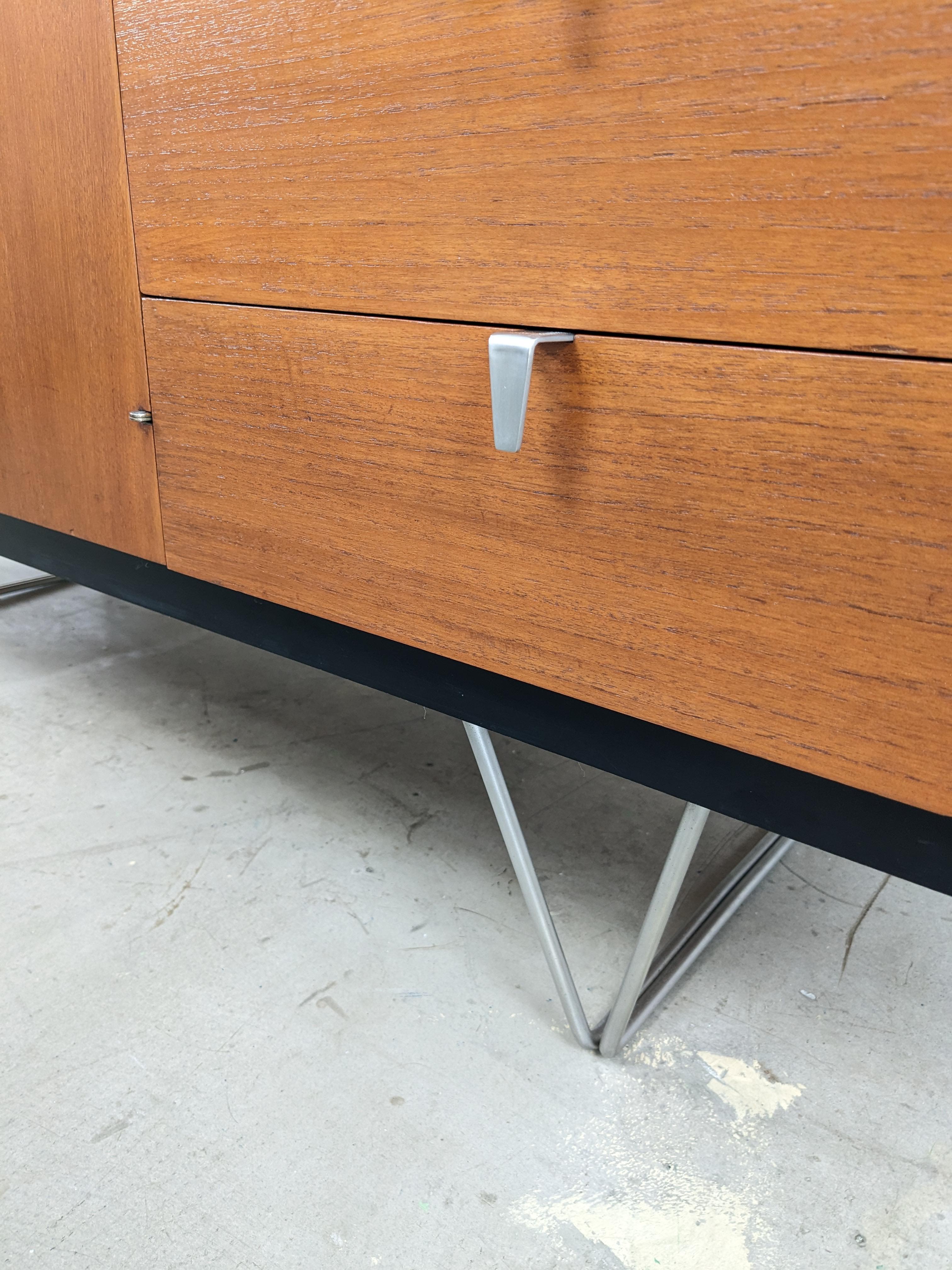 John & Sylvia Reid for Stag Furniture S-Range Sideboard, 1960s, Super Condition 11