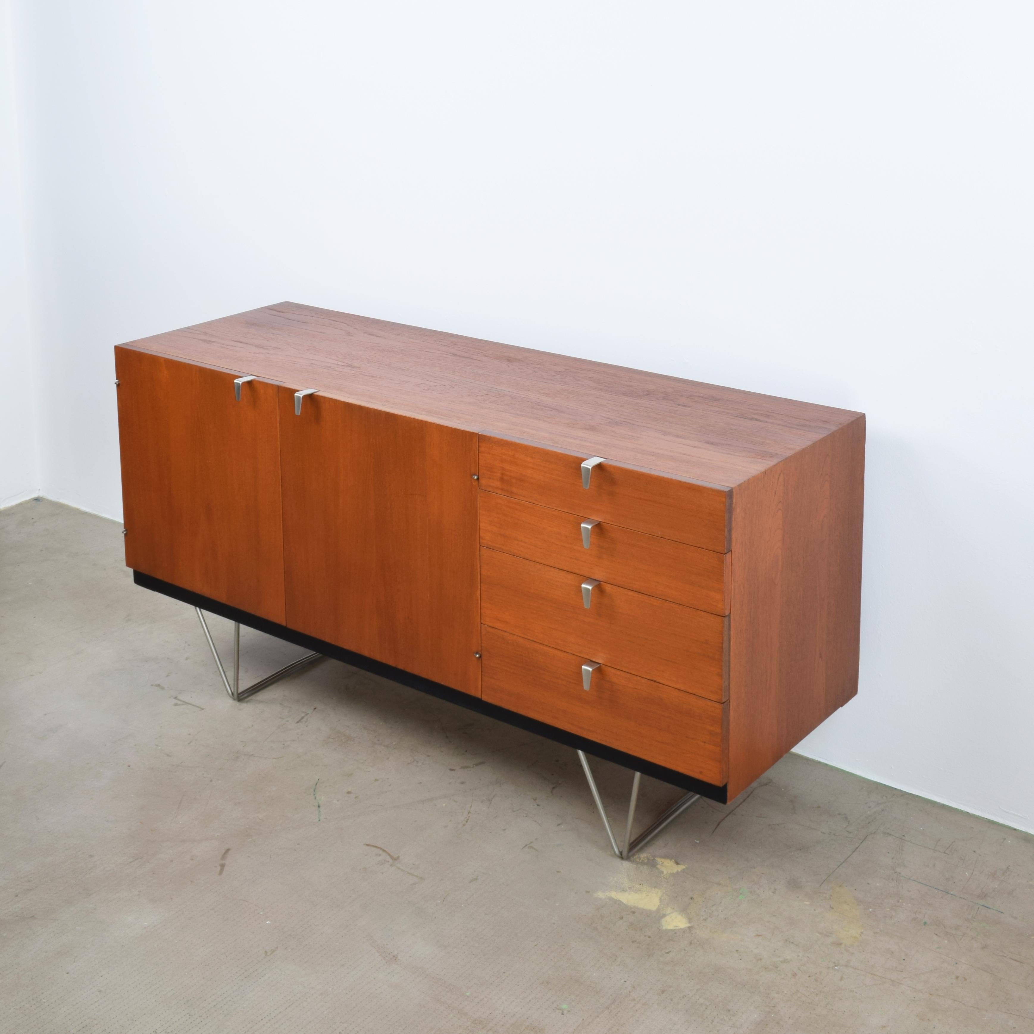 John & Sylvia Reid for Stag Furniture S-Range Sideboard, 1960s, Super Condition In Good Condition In London, GB