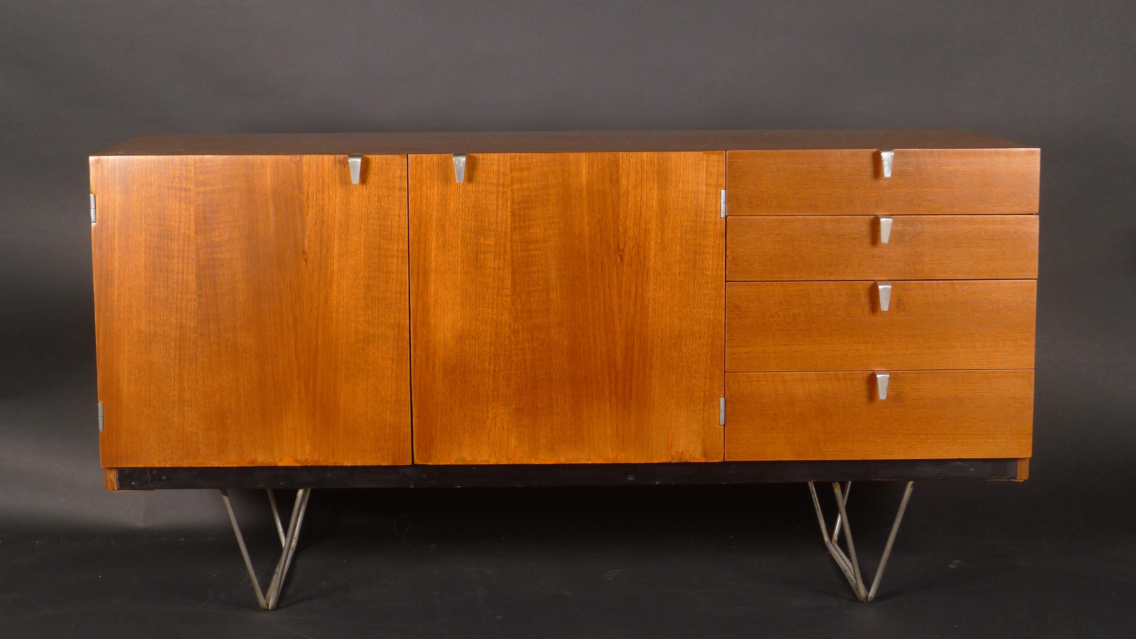British John & Sylvia Reid, Model S201 Teak Sideboard, for Stag Furniture, 1960s For Sale