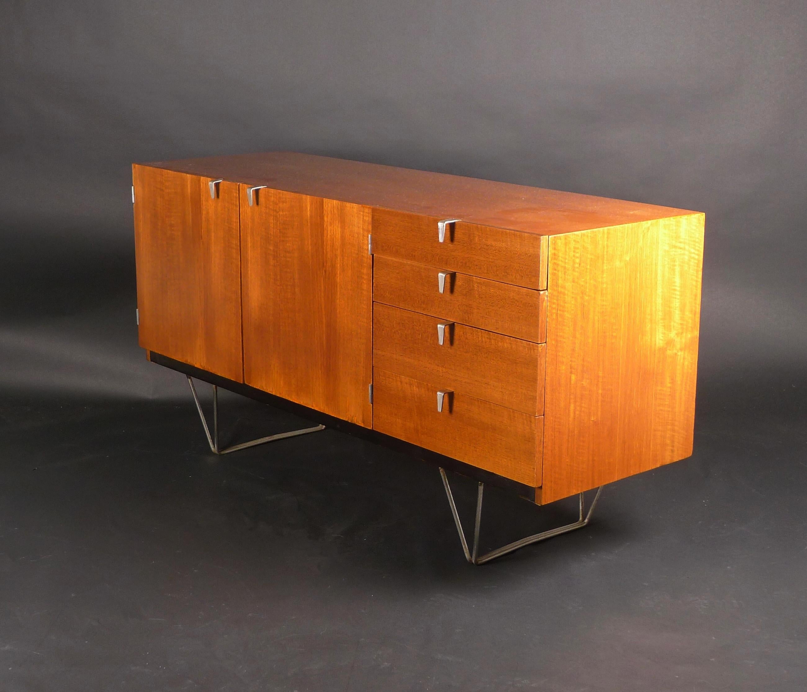 John & Sylvia Reid, Model S201 Teak Sideboard, for Stag Furniture, 1960s In Fair Condition For Sale In Wargrave, Berkshire