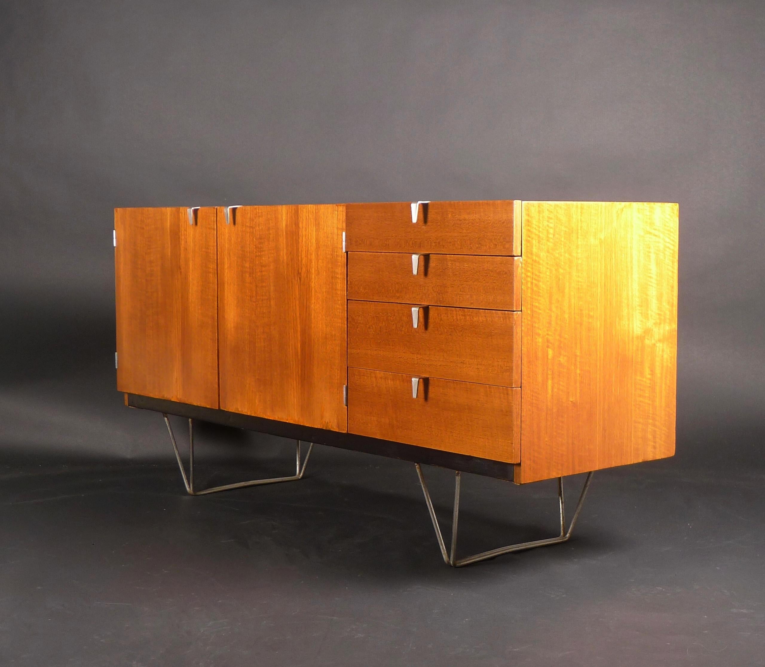 John & Sylvia Reid, Model S201 Teak Sideboard, for Stag Furniture, 1960s For Sale 2