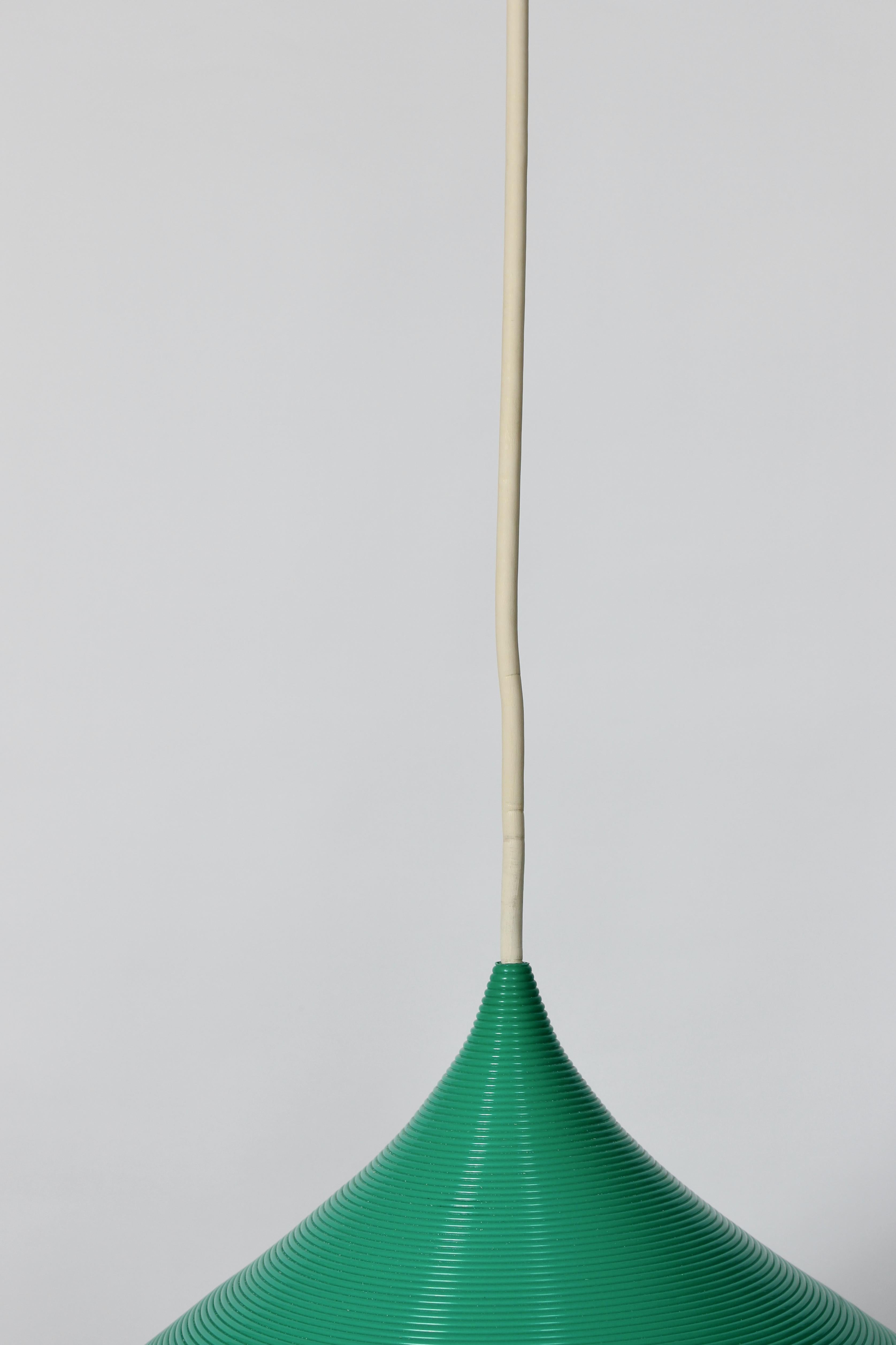 Glowtek Rotaflex Kelly Green hanging ceiling light by John and Sylvia Reid. Featuring one piece of continual spun smooth ridged Green plastic cord forming a wide teardrop shape, 3.5D opening, standard ceramic socket (up to 100 watts) with original