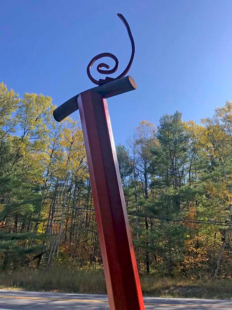 Sculpture d'extérieur abstraite « Ascension », pierre, métal, industriel  en vente 3