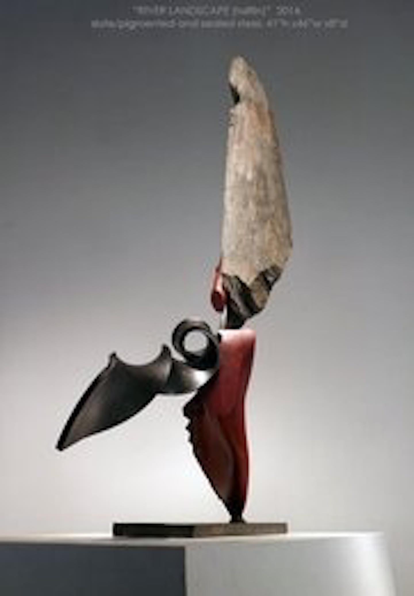 La pierre et le métal, généralement le granit ou l
ardoise et l
acier des objets trouvés, occupent une place centrale dans ma sculpture. L
interaction de ces matériaux est une préoccupation majeure. Au niveau le plus élémentaire, le travail porte