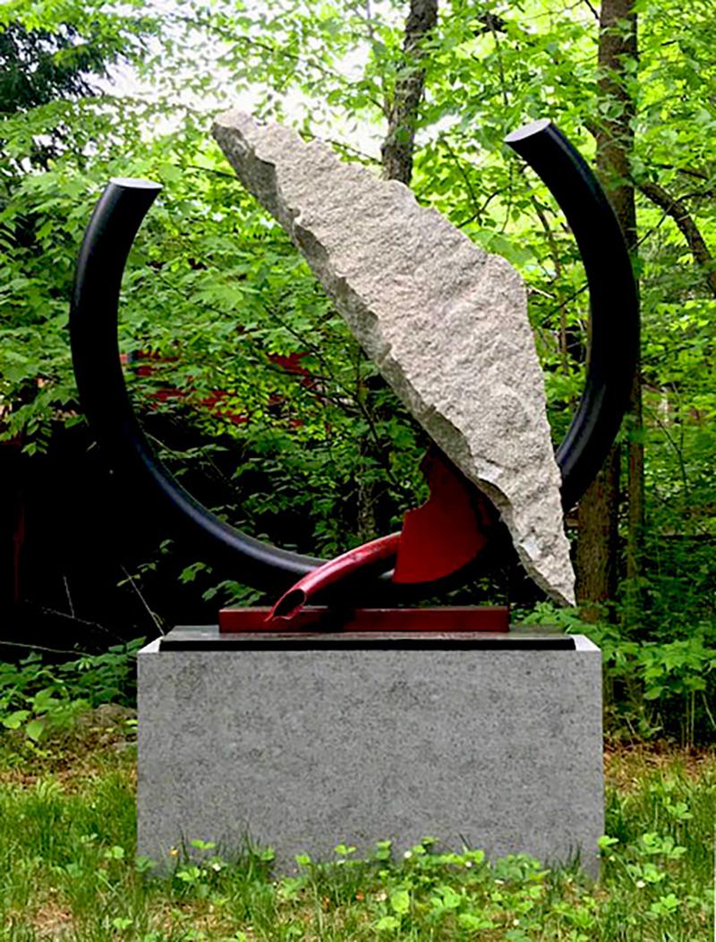 „Sisyphean Circle 8-14-17“, industrielle, abstrakte Skulptur aus Metall und Stein – Sculpture von John Van Alstine