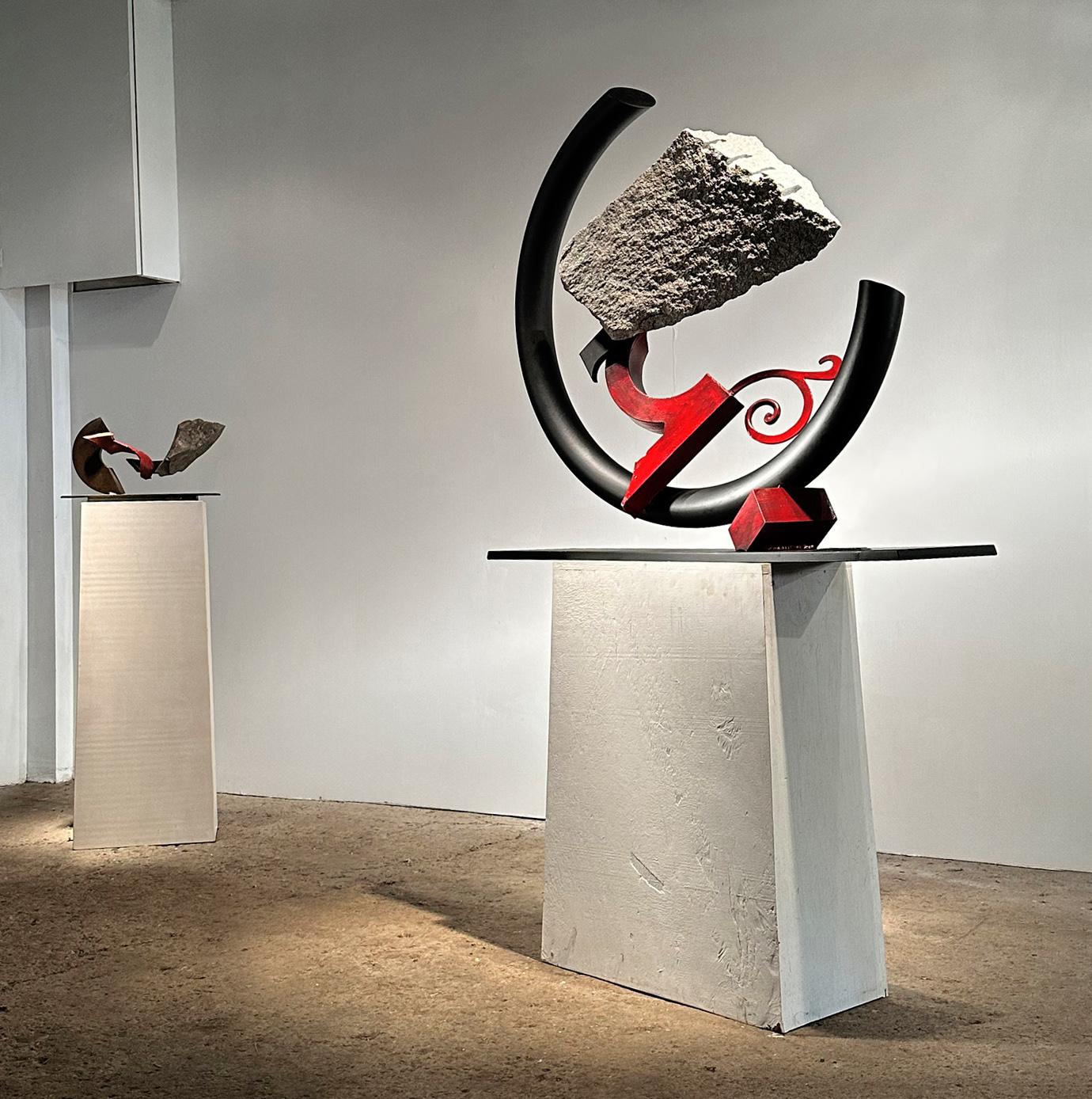 „Sisyphean Circle (Twirl IV)“, industrielle, abstrakte Skulptur aus Metall und Stein – Sculpture von John Van Alstine
