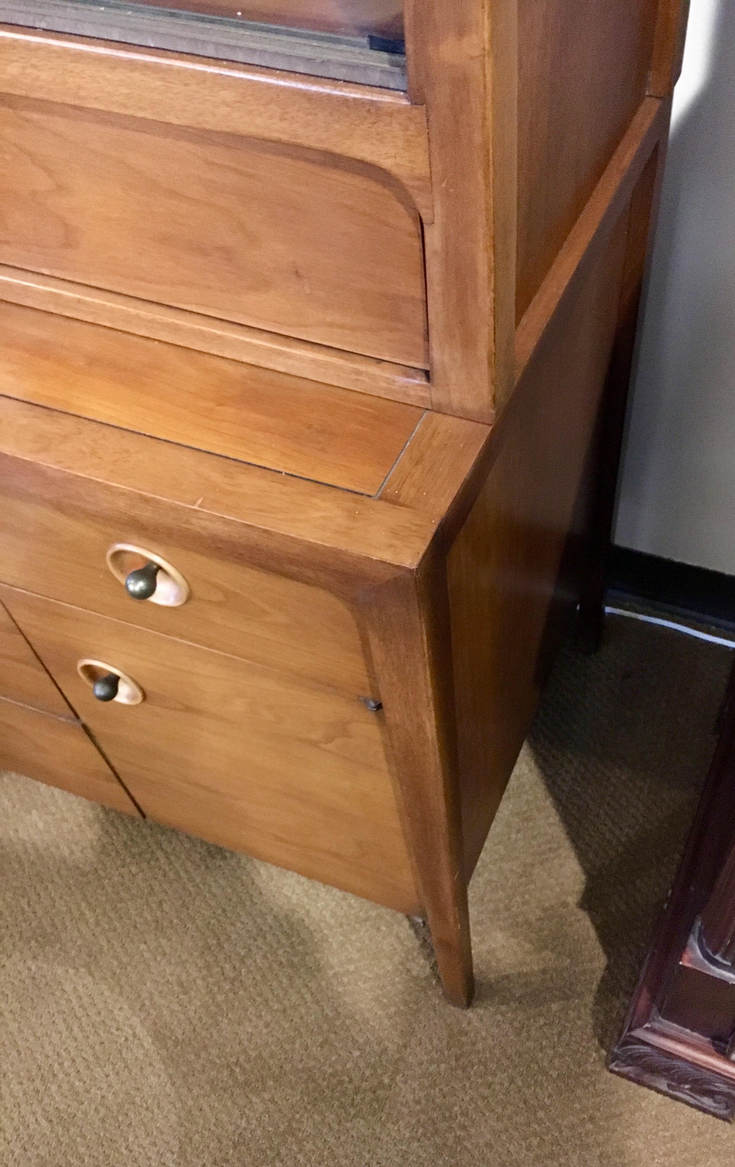 John Van Koert Design for Drexel Counterpoint Breakfront Cabinet Sideboard In Good Condition In West Hartford, CT