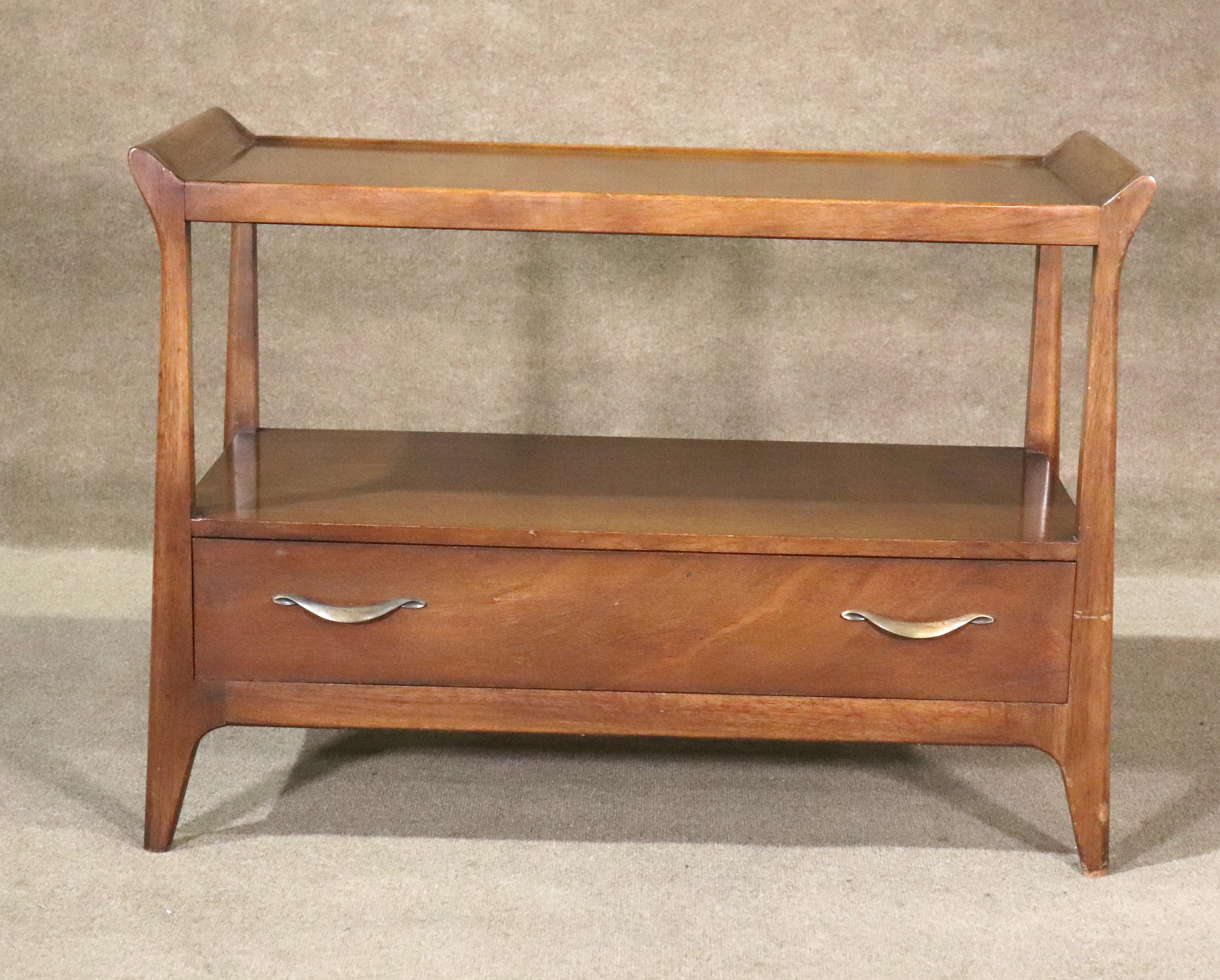 Single drawer rolling cart by Drexel in genuine mahogany. Wheels can come off to make a stationary console table.
Please confirm location NY or NJ