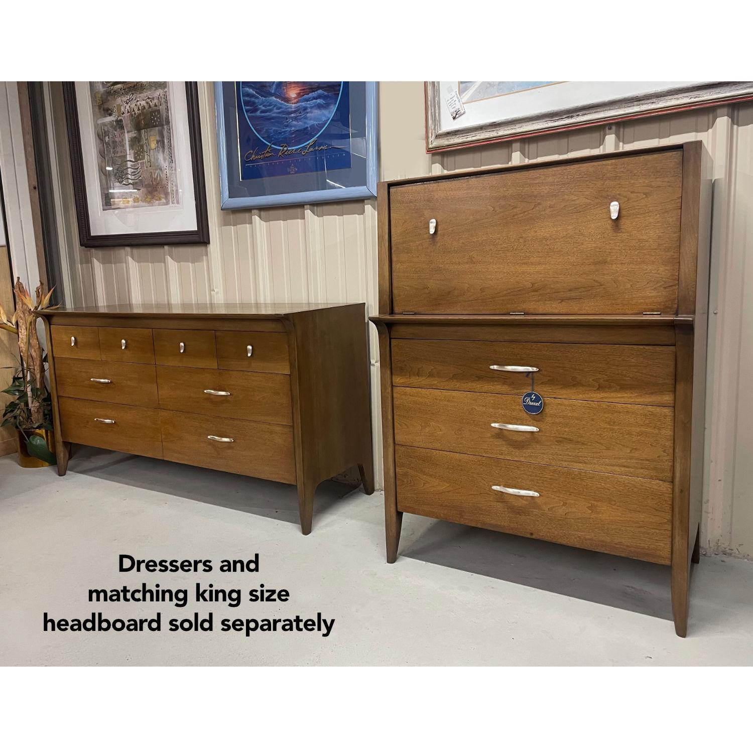 John Van Koert Drexel Profile K12 Gentlemen’s Chest Dresser In Good Condition For Sale In Chattanooga, TN