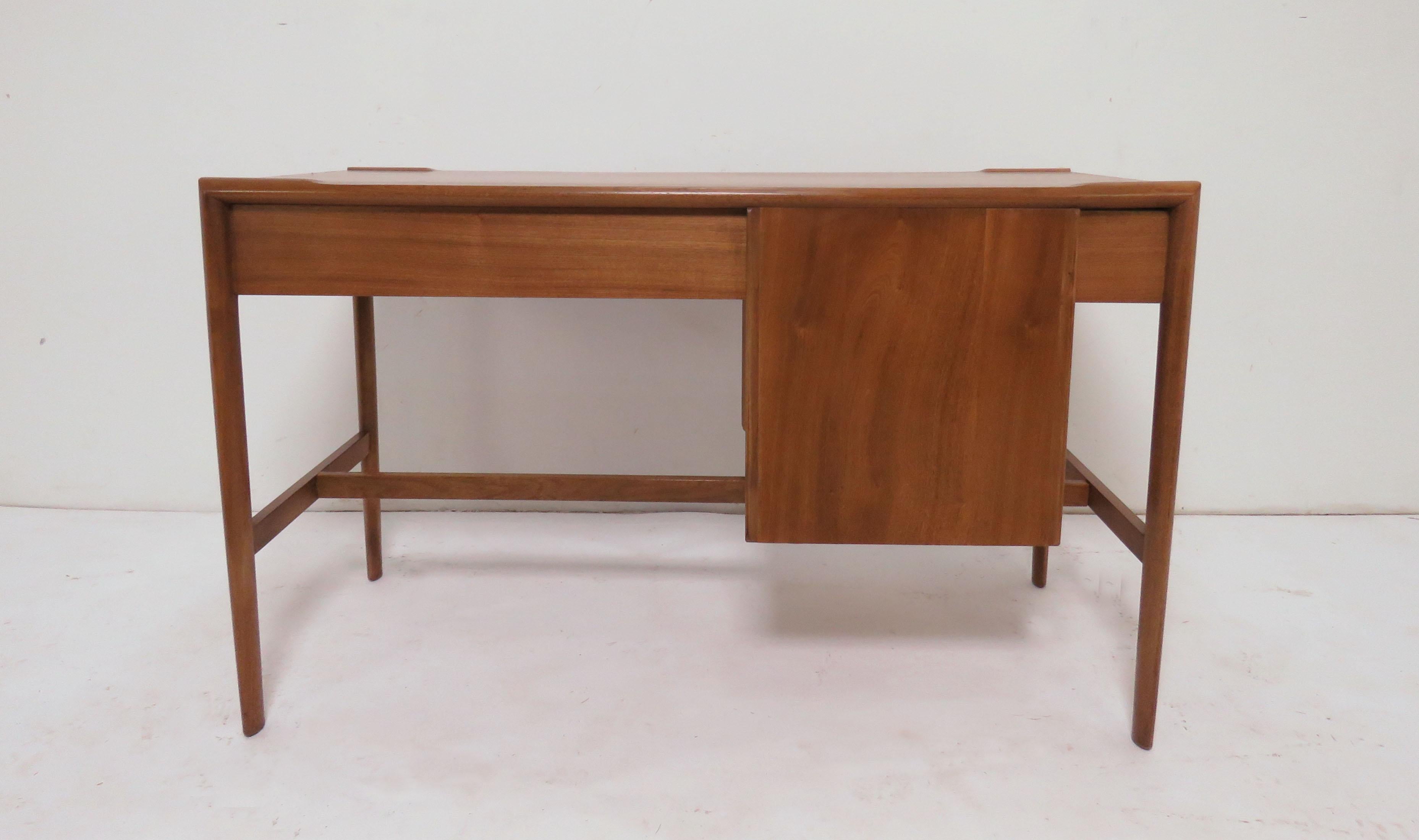 John Van Koert for Drexel Mid-Century Modern Desk, circa 1960s 6