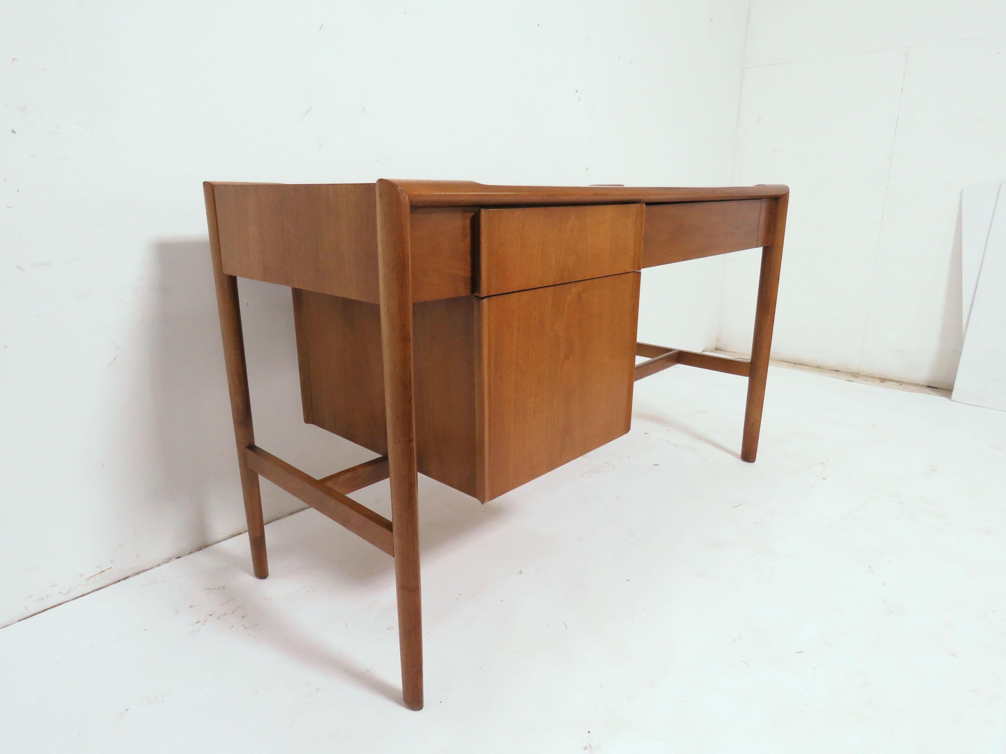 John Van Koert for Drexel Mid-Century Modern Desk, circa 1960s 1
