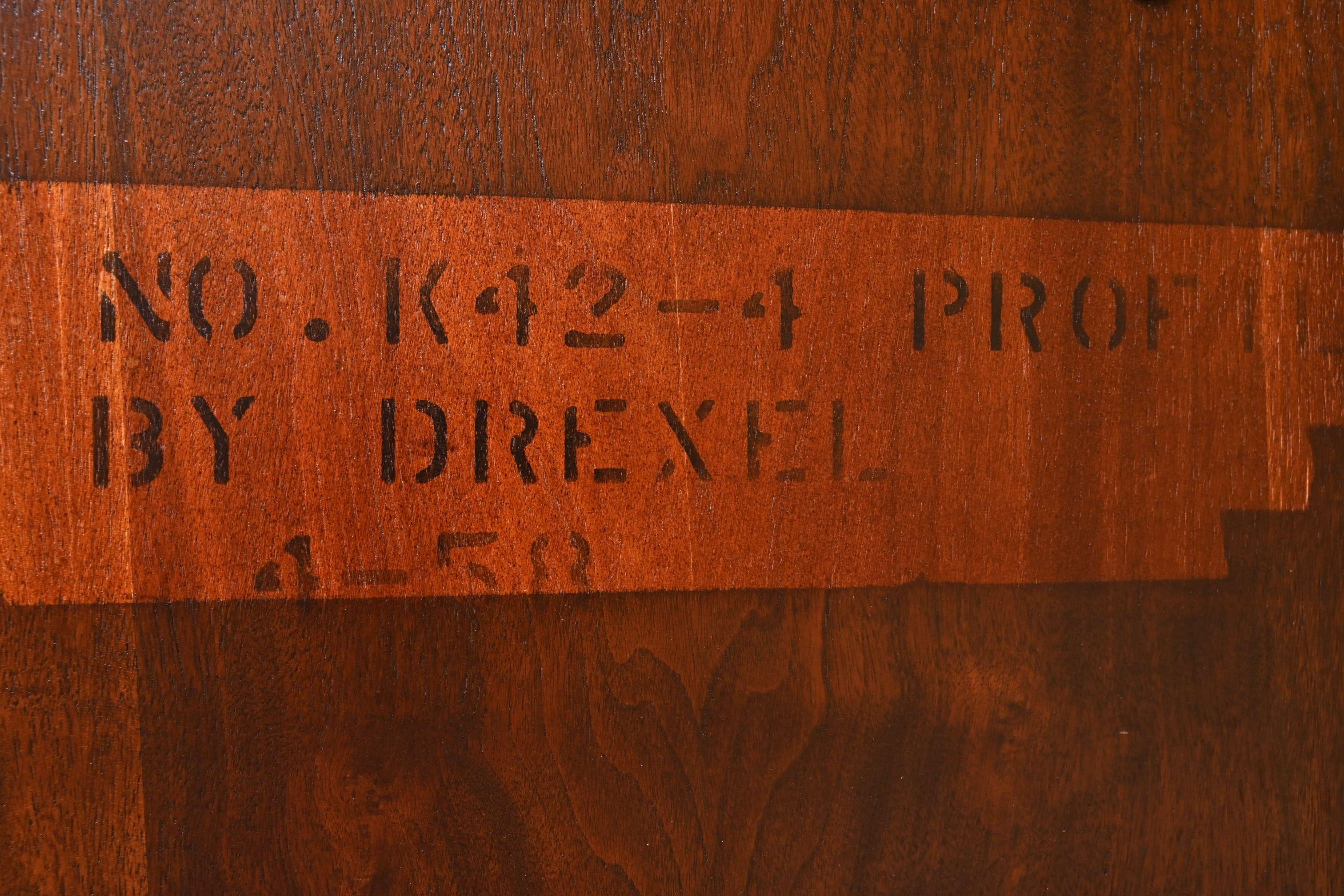 Esstisch aus Nussbaumholz, John Van Koert für Drexel, Moderne der Mitte des Jahrhunderts, neu lackiert 12