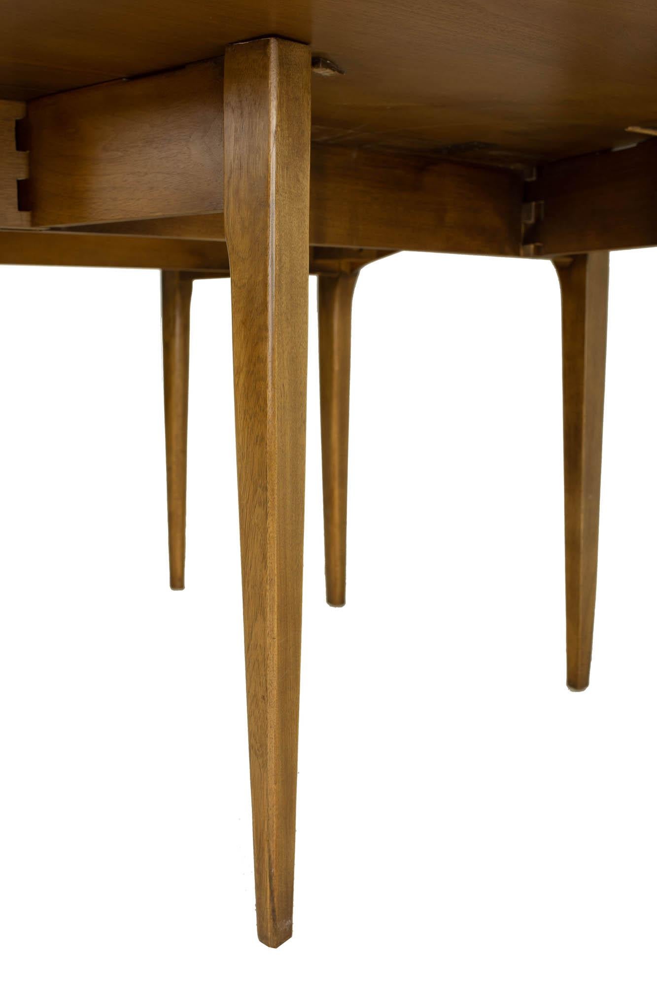 John Van Koert for Drexel Mid Century Walnut Drop Leaf Dining Table In Good Condition For Sale In Countryside, IL