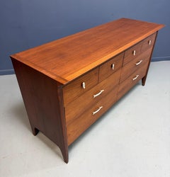 John Van Koert para Drexel Perfil K4 Cómoda baja Mediados de siglo