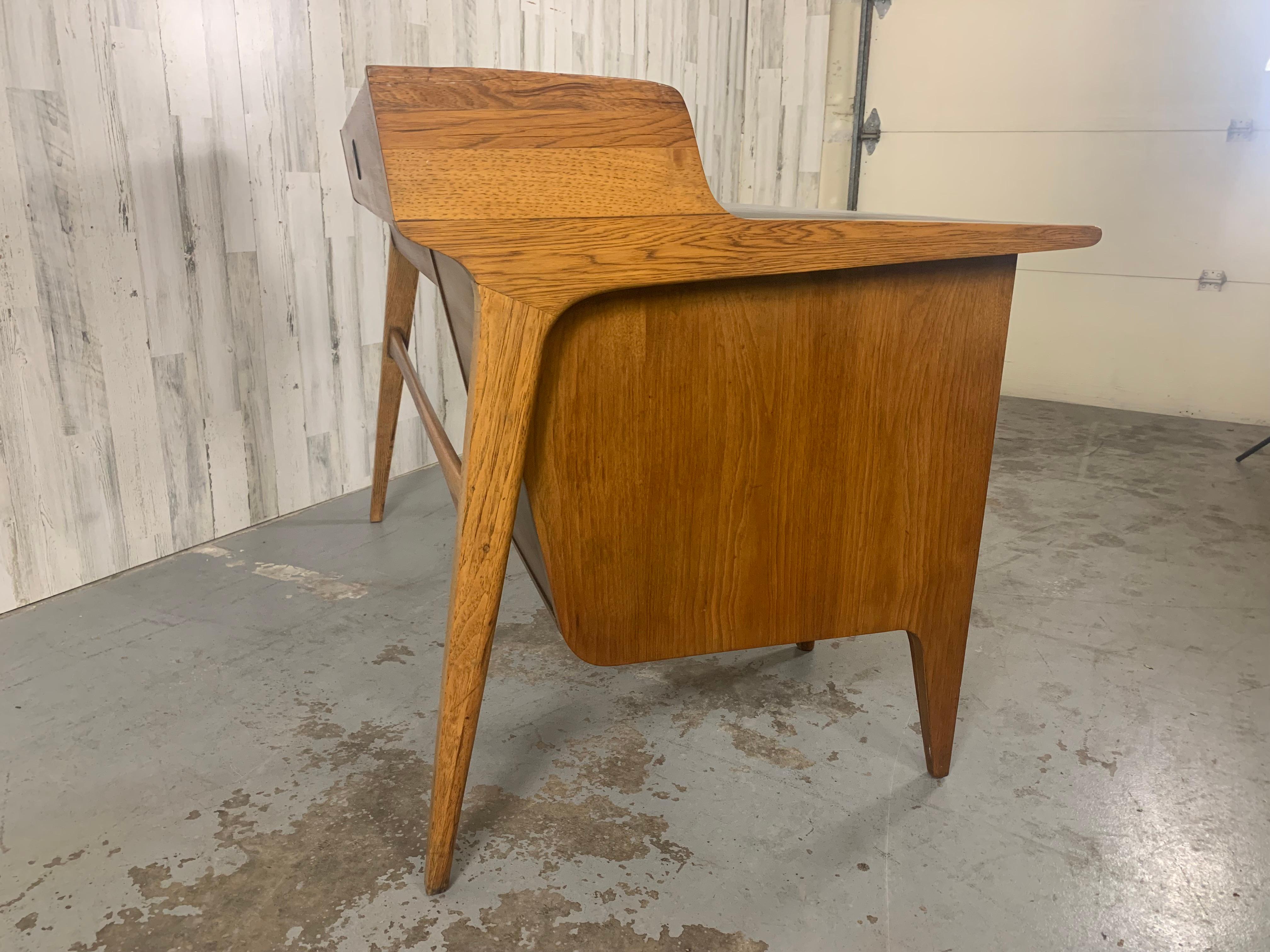 John Van Koert für Drexel Profile Mid Century Schreibtisch mit Lederplatte aus Nussbaum im Angebot 4